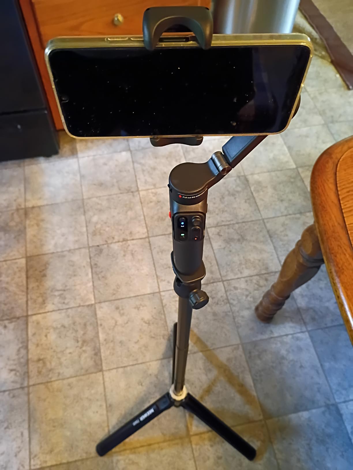 hohem iSteady X3 SE 3-Axis Gimbal Stabilizer for iPhone & Android, Black | Detachable Remote, iSteady 8.0, Foldable 0.79lb Design, Hohem Joy App, 11H Battery, 0.66lb Payload for Vlogs customer photo 2