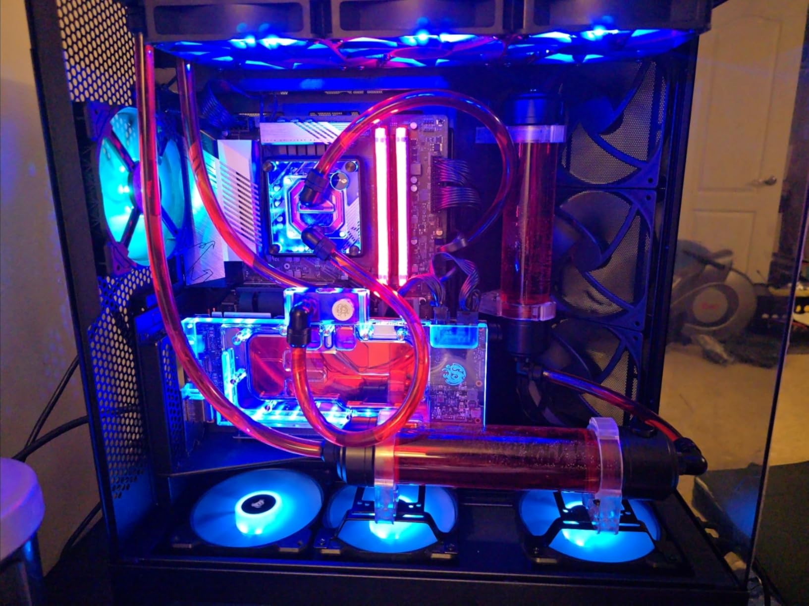 NZXT H9 Flow - Dual-Chamber ATX PC Case - Black | Dual-chamber ATX flagship with 4 included fans, 420mm top and front radiator support, and wraparound tempered glass customer photo 2