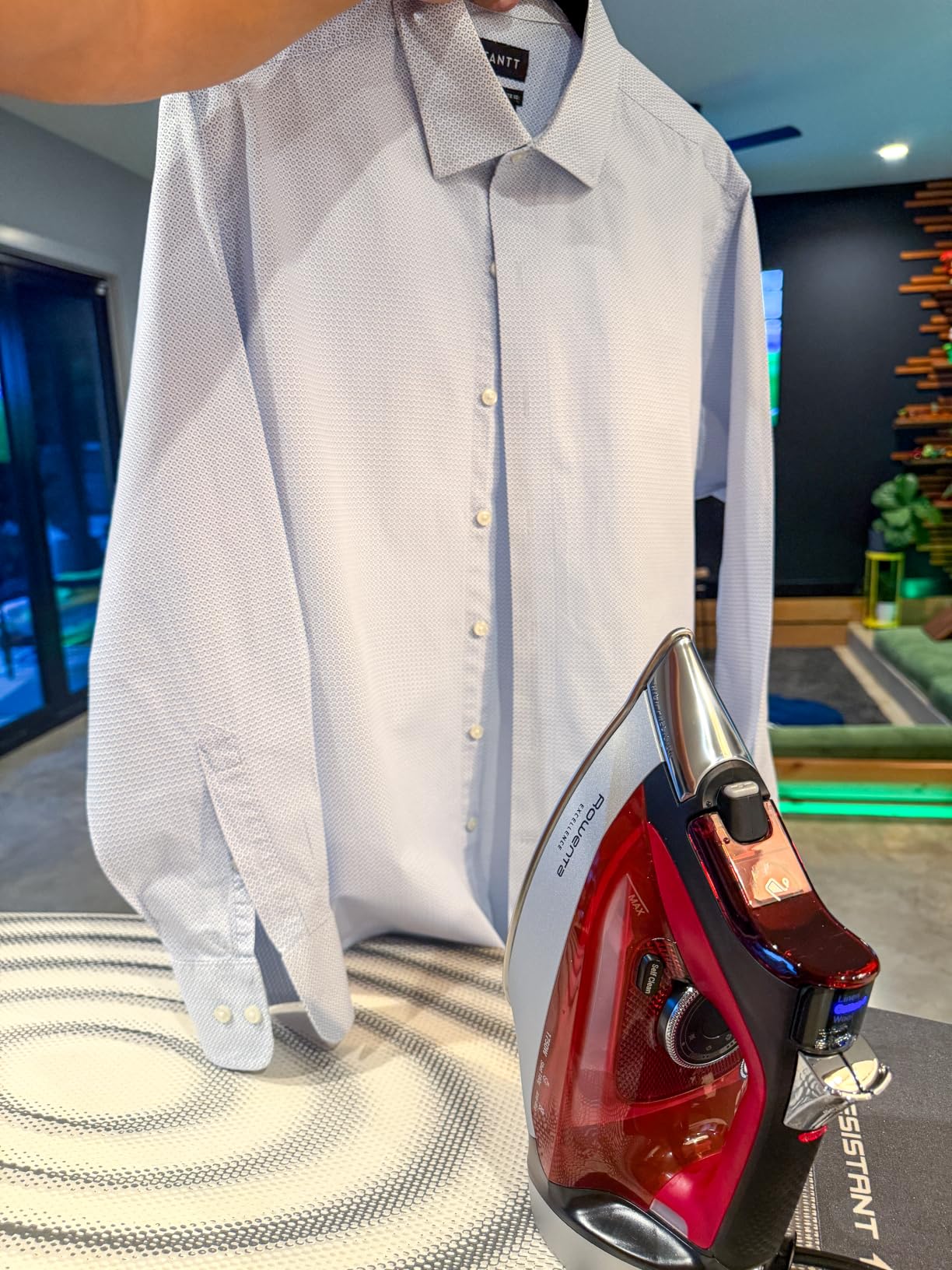 Rowenta Iron, Focus Excellence Stainless Steel Soleplate Steam Iron for Clothes, Retractable Cord, 400+ Microsteam Holes, Powerful steam, LED Display, 1750 W Ironing Clothes, Cordreel, Red DW5433 customer photo 2