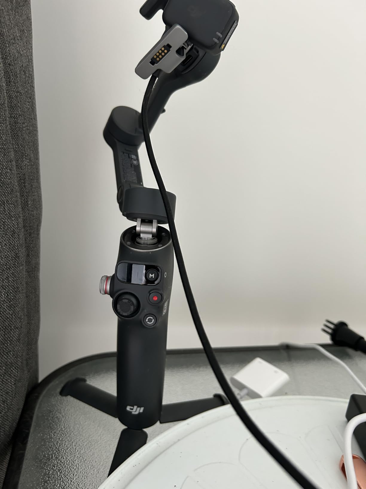 DJI Osmo Mobile 8 Gimbal Stabilizer for Phone, 3-Axis Stabilization | AI Native Tracking with Audio & Lighting, 360° Pan Rotation, Built-in Extension Rod & Tripod, 10h Battery customer photo 1