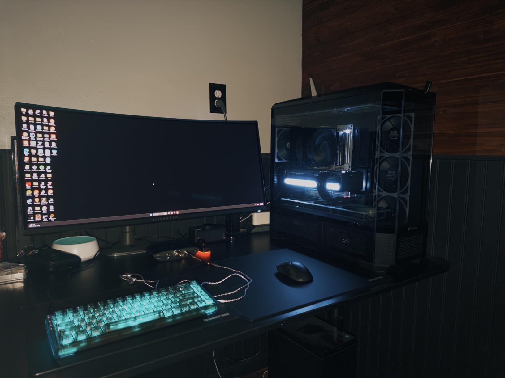 Thermaltake View 600 TG Full Tower; 420mm Radiator Support; 480mm GPU Clearance; Hidden Connector Support; Rotatable PCIe Slots; 220mm PSU Clearance; Black; CA-11H-00F1WN-00 customer photo 1