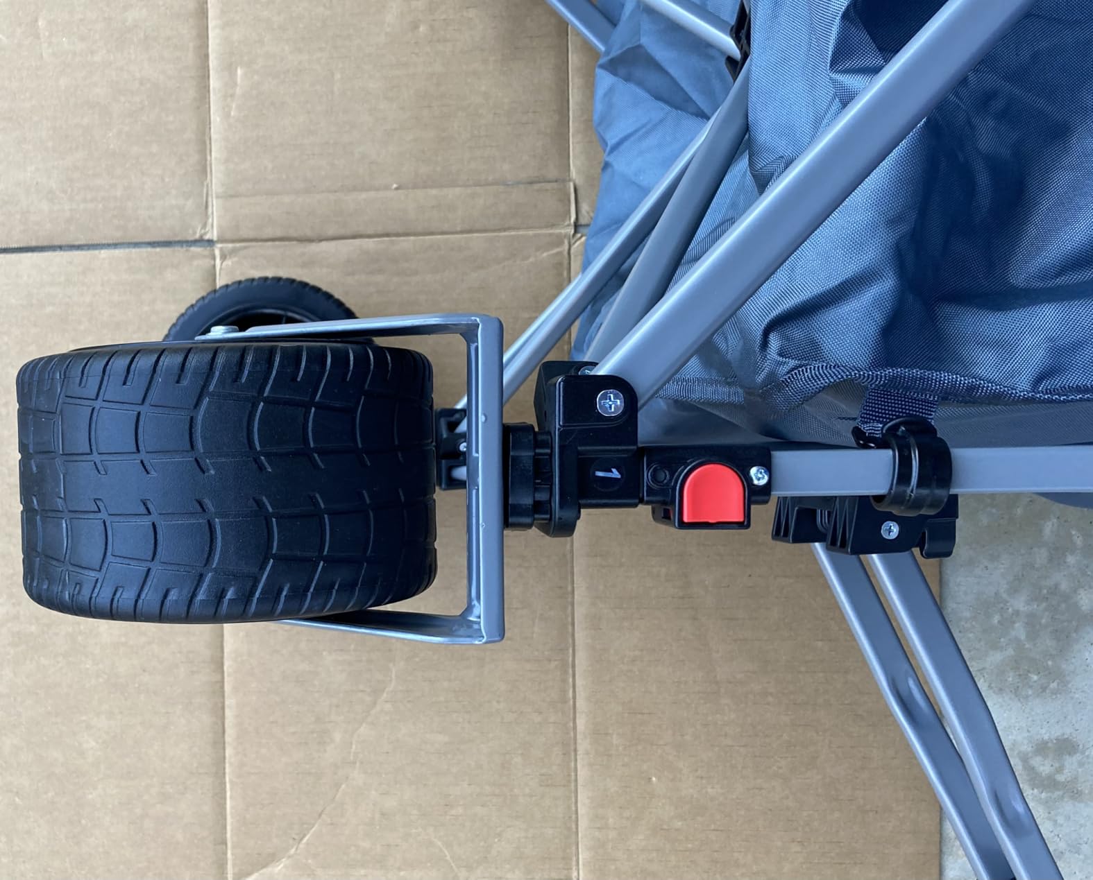 Coleman XL Collapsible Wagon, Heavy-Duty 400 lb Capacity, Large 50+ Gallon Utility Cart with All-Terrain Wide-Base Wheels, One-Pull Folding Design, Removable Wheels & Ergonomic Handle - Blue customer photo 2