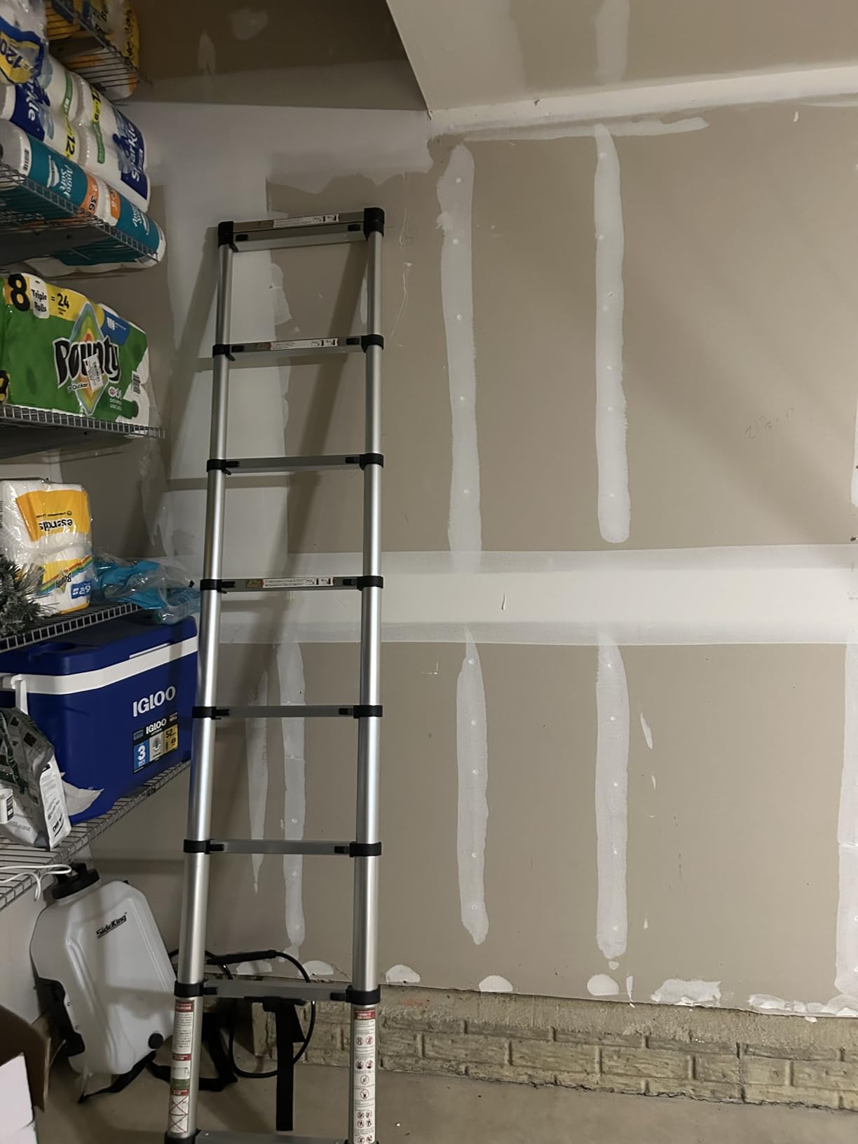 A-Frame Telescoping Ladder with 1-Button Retraction, Aluminum Adjustable Extension Ladder, Portable Lightweight Folding Design for Home/RV Use, 330lb Capacity(1.7+2M) customer photo 1