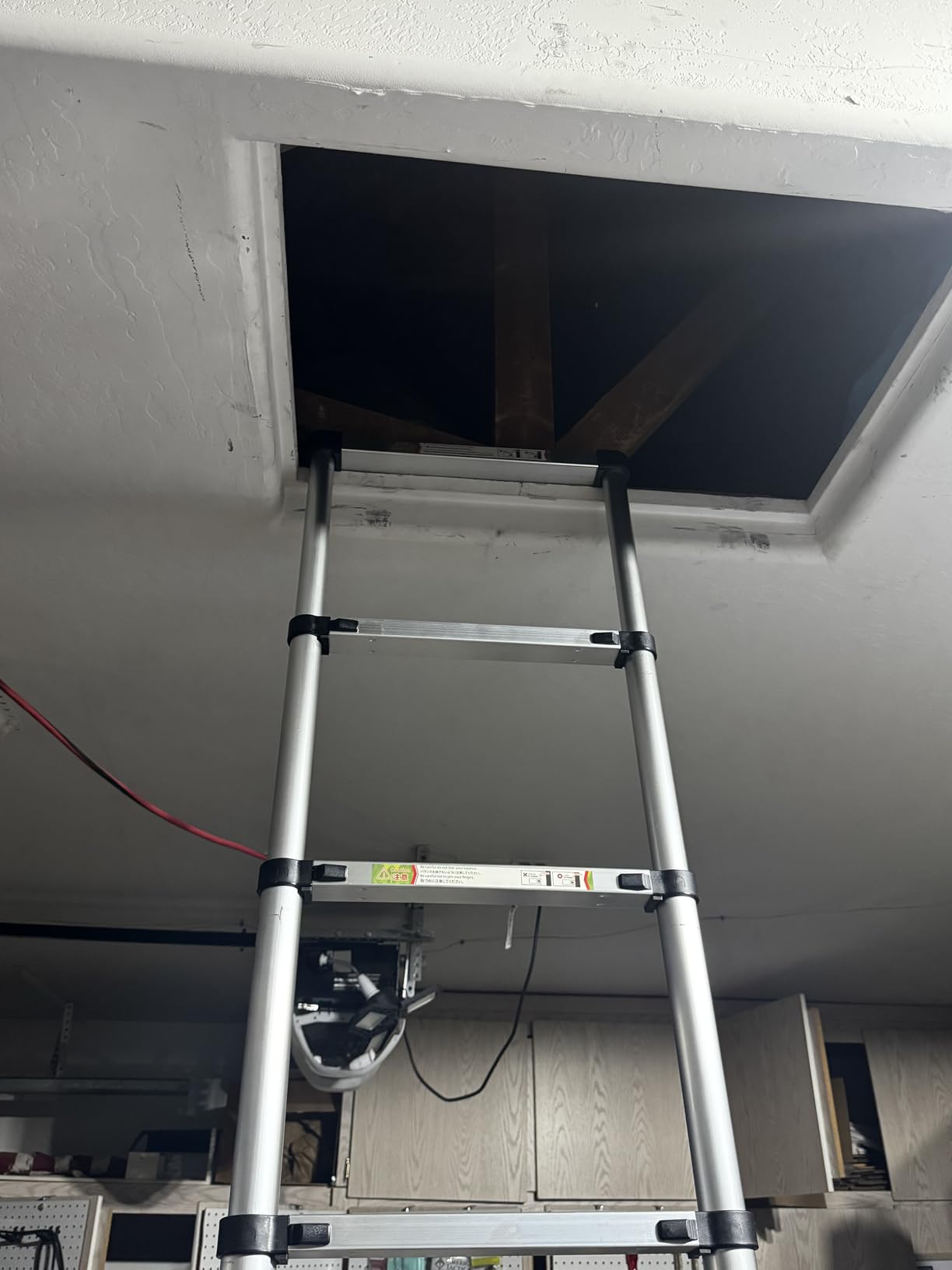 A-Frame Telescoping Ladder with 1-Button Retraction, Aluminum Adjustable Extension Ladder, Portable Lightweight Folding Design for Home/RV Use, 330lb Capacity(1.7+2M) customer photo 2