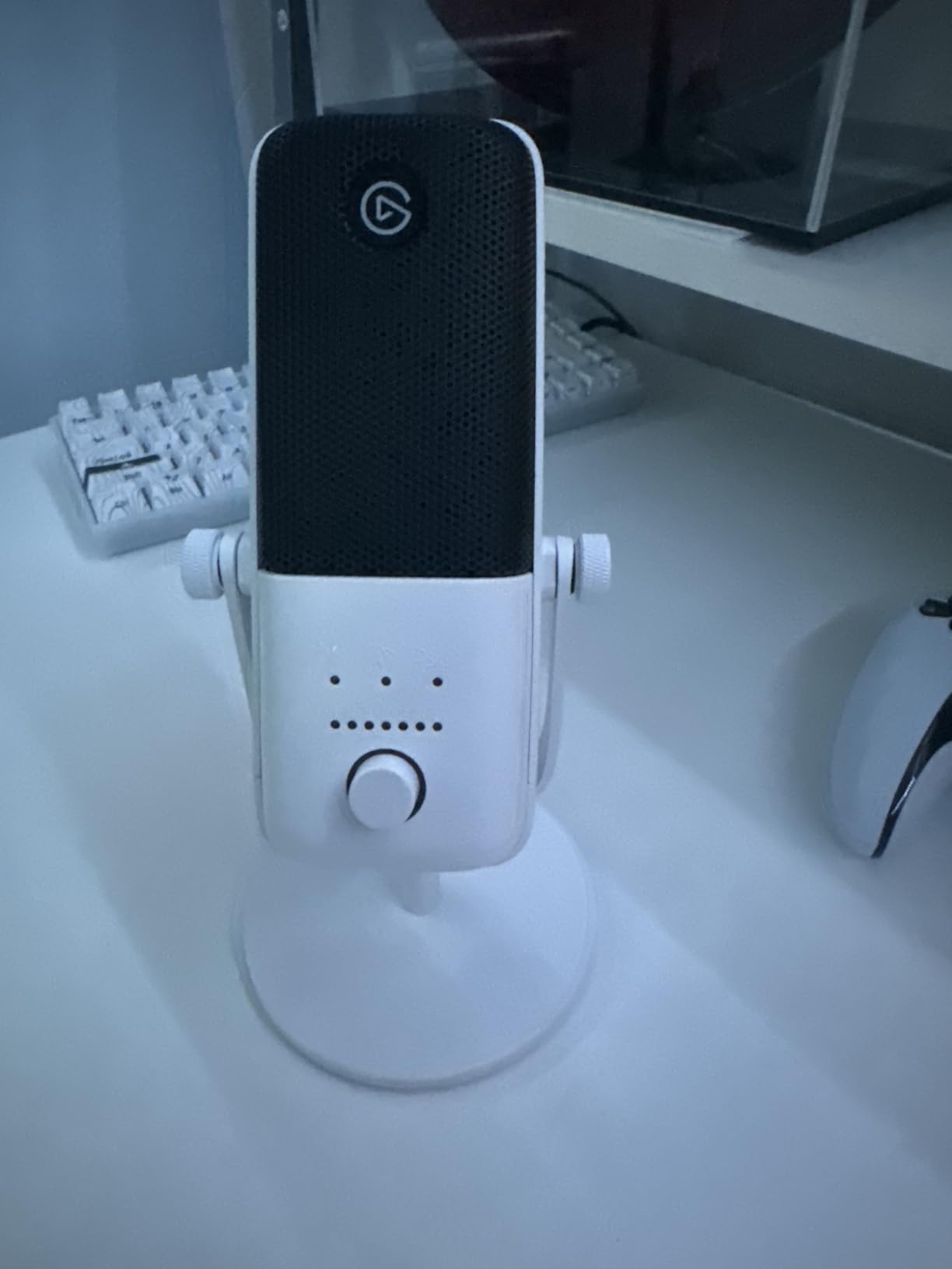 Elgato Wave:3 MK.2 USB Condenser Microphone, DSP Effects, Clipguard 2.0, Auto Gain customer photo 2