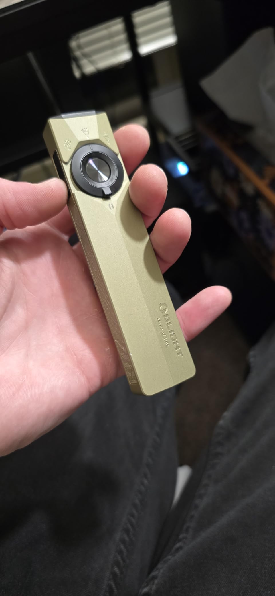 OLIGHT ArkPro Ultra Rechargeable Flat EDC Flashlight, 1700 Lumens | Green Beam, UV Light, White LED, USB-C Magnetic customer photo 1