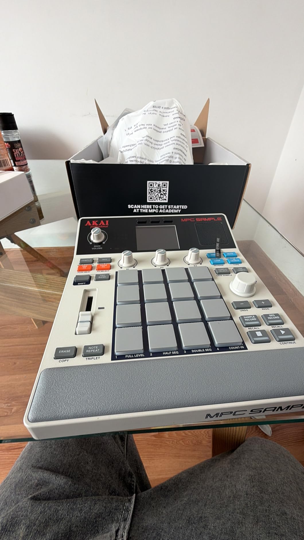Akai Professional MPC Sample Portable Sampler | Standalone, Rechargeable Battery, USB-C, Speaker, Microphone, for Sampling, Sequencing and Music Production customer photo 1