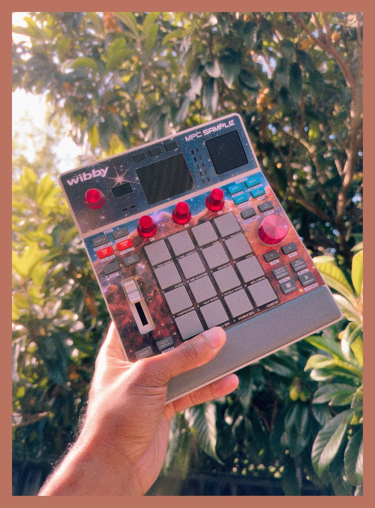 Akai Professional MPC Sample Portable Sampler | Standalone, Rechargeable Battery, USB-C, Speaker, Microphone, for Sampling, Sequencing and Music Production customer photo 2