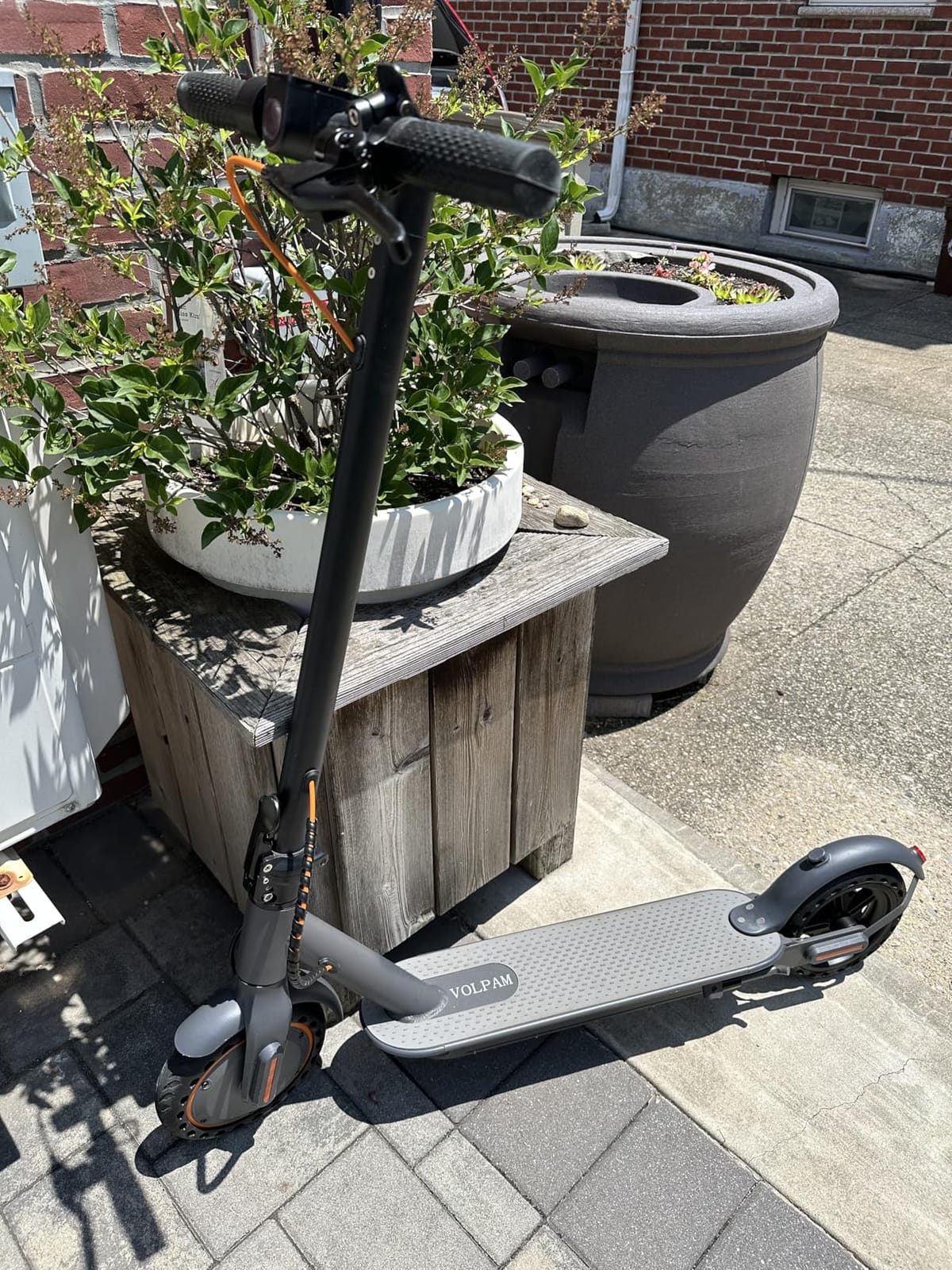 VOLPAM Electric Scooter, 350W/500W Powerful Motor & 19 MPH Top Speed, 16/21 Miles Long Range, Folding E Scooter Choice customer photo 2