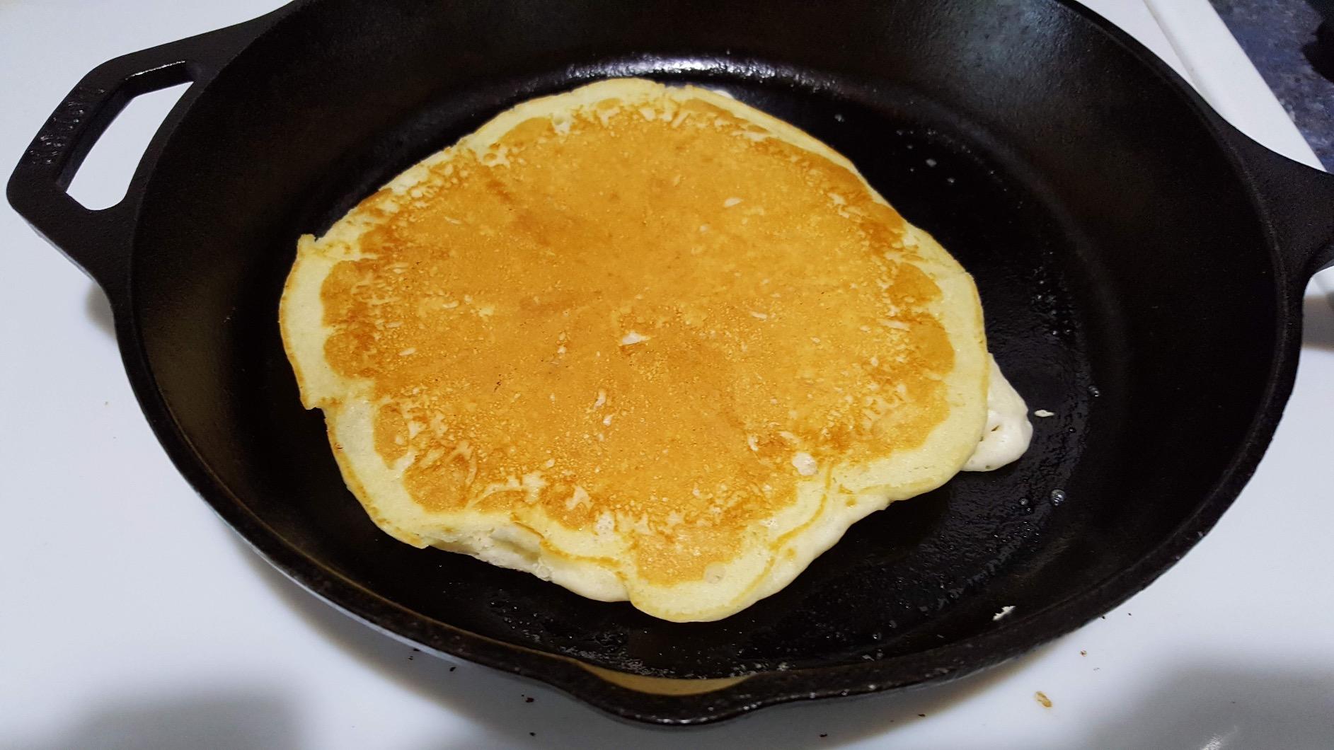 Lodge Pre-Seasoned Cast Iron Skillet, PFAS-Free, 12 Inches | Non-Toxic & Naturally Non-Stick Cast Iron Pan, Compatible with Oven, Stove, Grill & Campfire, Made in USA customer photo 2