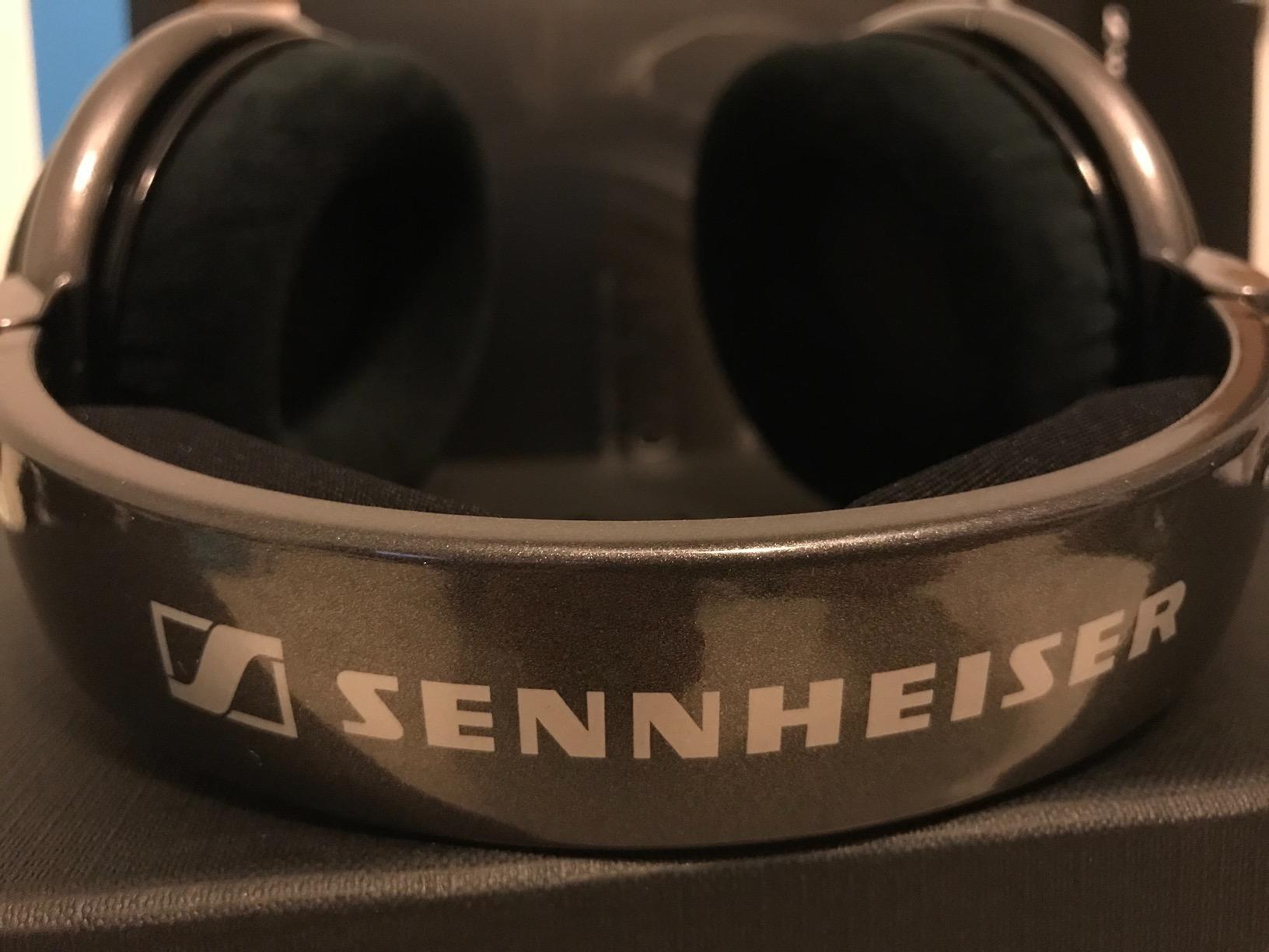 Sennheiser HD 650 - Audiophile Hi-Res Open Back Dynamic Headphone customer photo 1