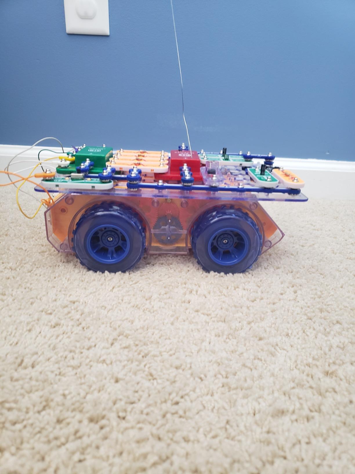 Snap Circuits R/C Snap Rover STEM Electronics & Robotics Kit, Ages 8+ customer photo 2
