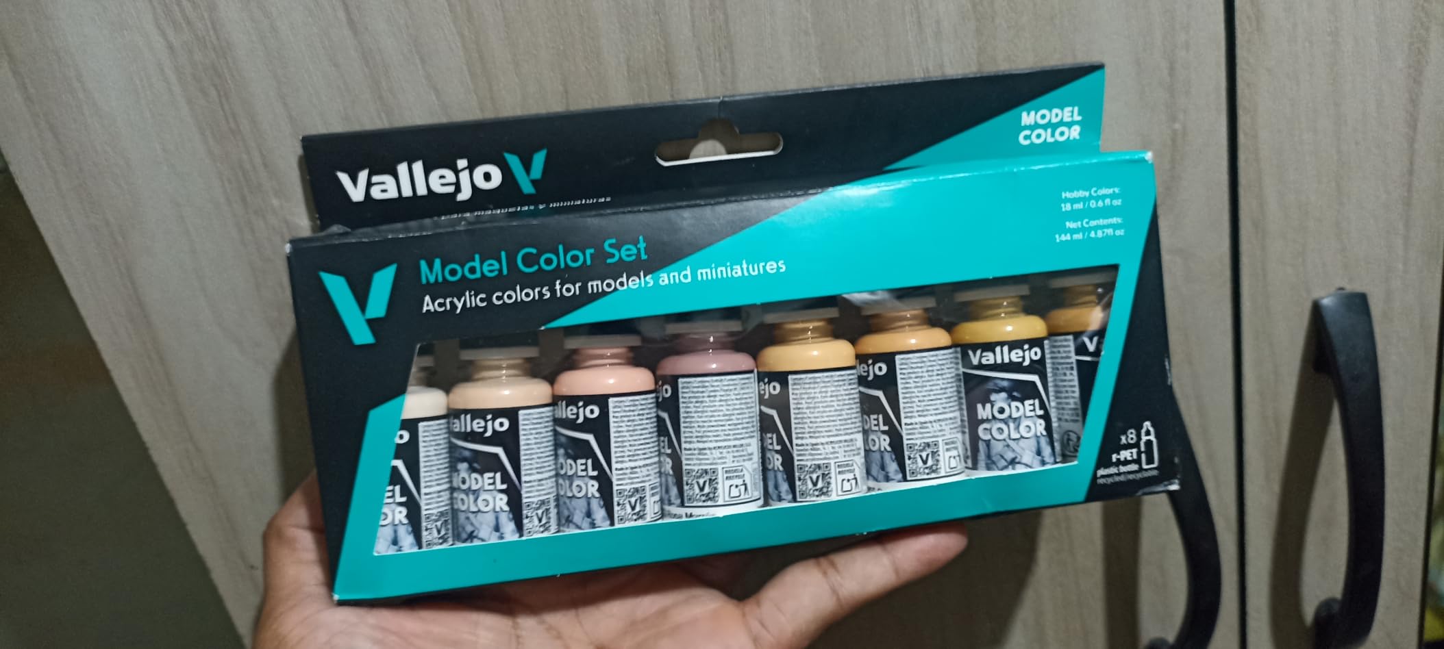 Vallejo - Model Color Face & Skin Tones Set | Modeling Acrylic Paints | 8 bottles x 18 ml (0.60 fl.oz.) customer photo 2