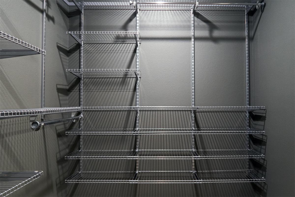 Rubbermaid Configurations Deluxe Custom Closet Kit, 3-6 Ft. Adjustable Metal Wire Shelving, White Finish, Expandable Organization System, Hardware Included, for Home Closet/Pantry/Laundry/Mudroom customer photo 1