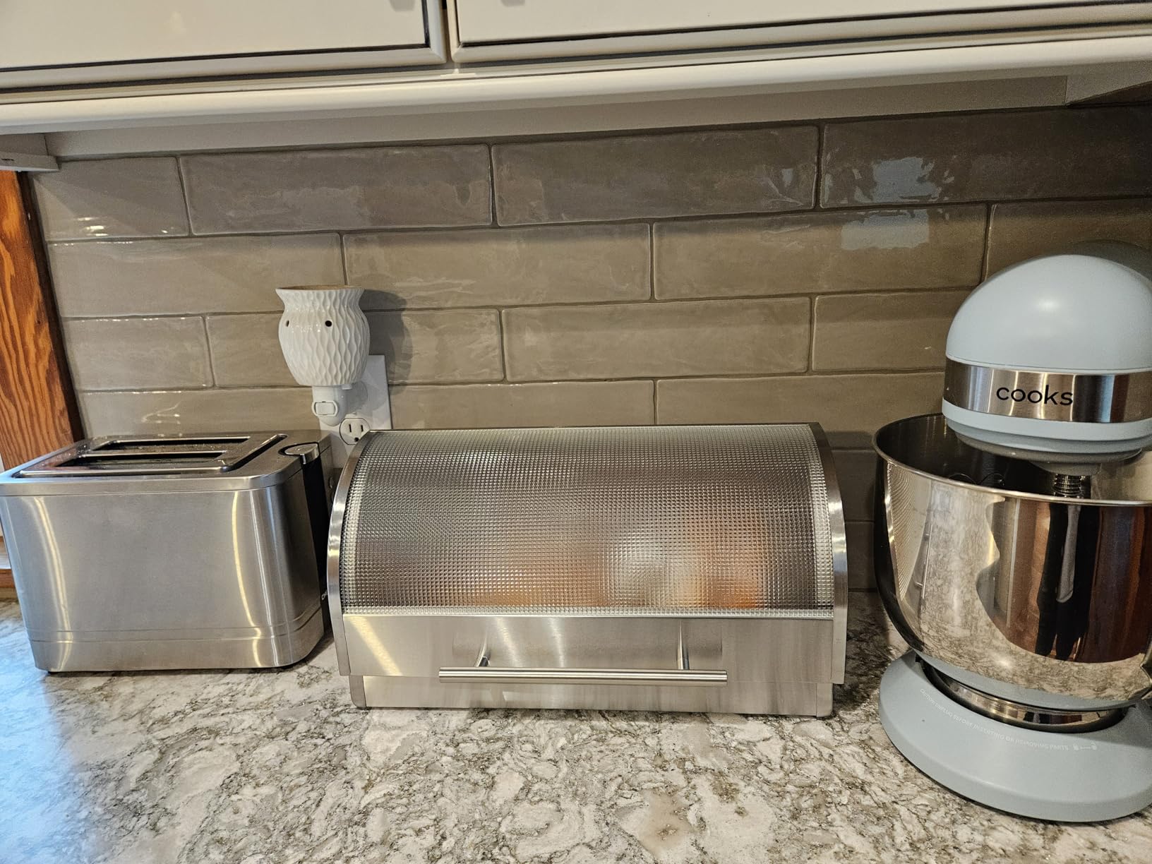 Oggi Stainless Steel Roll Top Bread Box for Kitchen Countertop with Tempered Glass Lid - Fits Multiple Large Loaves of Bread and Other Freshly Baked Goods Including Cookies, Bagels, Muffins customer photo 2