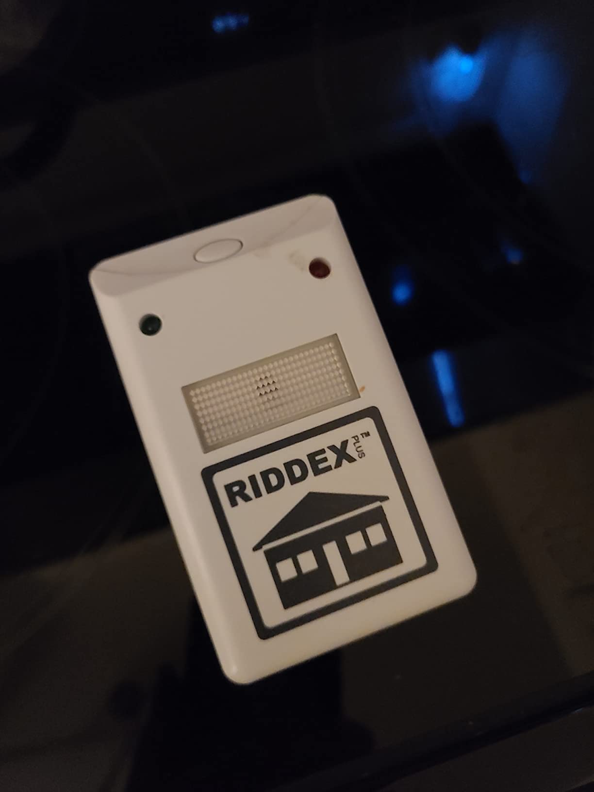 Riddex Plus Electromagnetic Pest Repeller Plug in for Home, Electromagnetic Pest Control Device for Mice, Rats & Roaches, Indoor Use, Non Toxic customer photo 2
