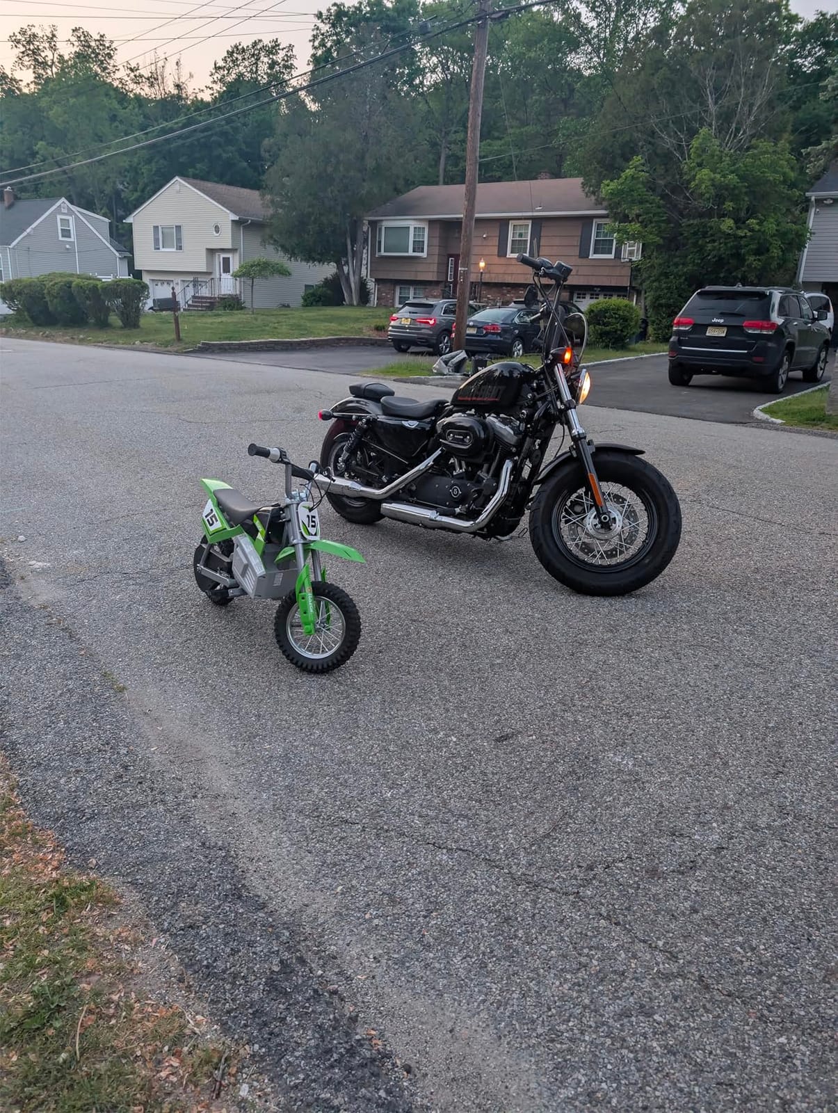 Razor MX400 Dirt Rocket Electric Bike for Kids Ages 8+, 140 Pounds Max Weight, Green – 24-Volt Battery, up to 14 Mph, 30-Minute High Speed Ride Time, Twist-Grip Throttle, 12-Inch Pneumatic Tires customer photo 2