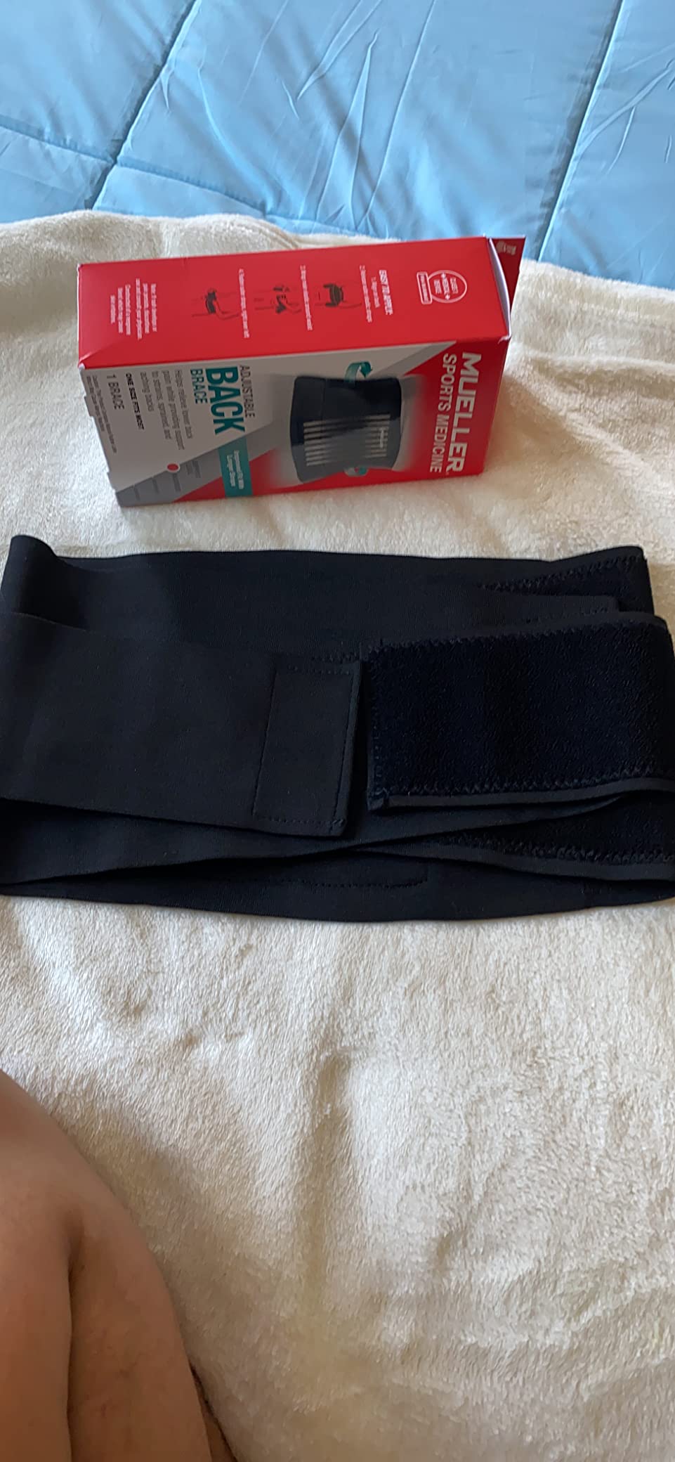 MUELLER Sports Medicine Adjustable Back Brace, Ideal for Upper and Lower Back Pain, Relief & Support for Men and Women, Strains, Sciatica, Scoliosis, Black customer photo 2