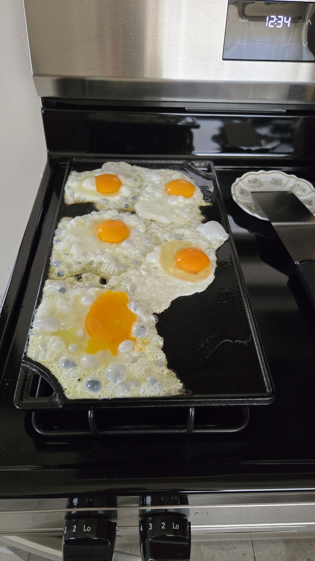 Lodge Reversible Cast Iron Grill/Griddle Pan, 16.75 x 9.5 Inches | Dual-Sided Double Burner Griddle for BBQ, Eggs, Pancakes & Burgers, PFAS-Free, Flat Top Cookware, Made in USA customer photo 1
