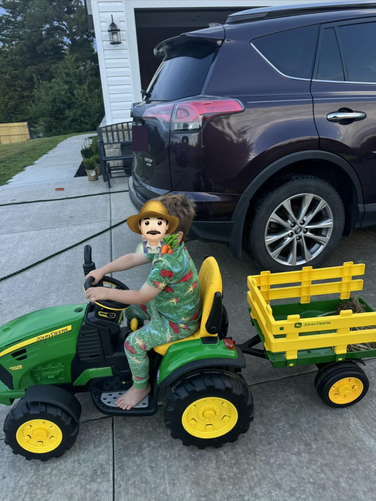 Peg Perego John Deere Ground Force Extra-Large 12 volt Ride-On Tractor with Trailer & FM Radio, Durable Design for Kids Ages 3-7 customer photo 1