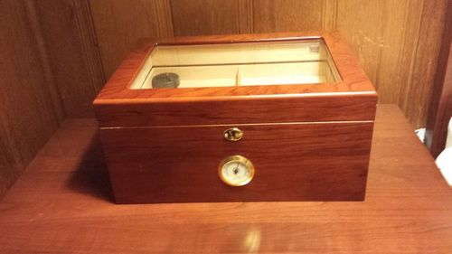 Humidor Supreme Old World Desktop Cigar Humidor - Desktop Cigar Storage with Spanish Cedar Tray & Dividers | Antique Walnut Finish Cigar Box with Humidifier & Glass Hygrometer - Holds 75 - 100 Cigars customer photo 1