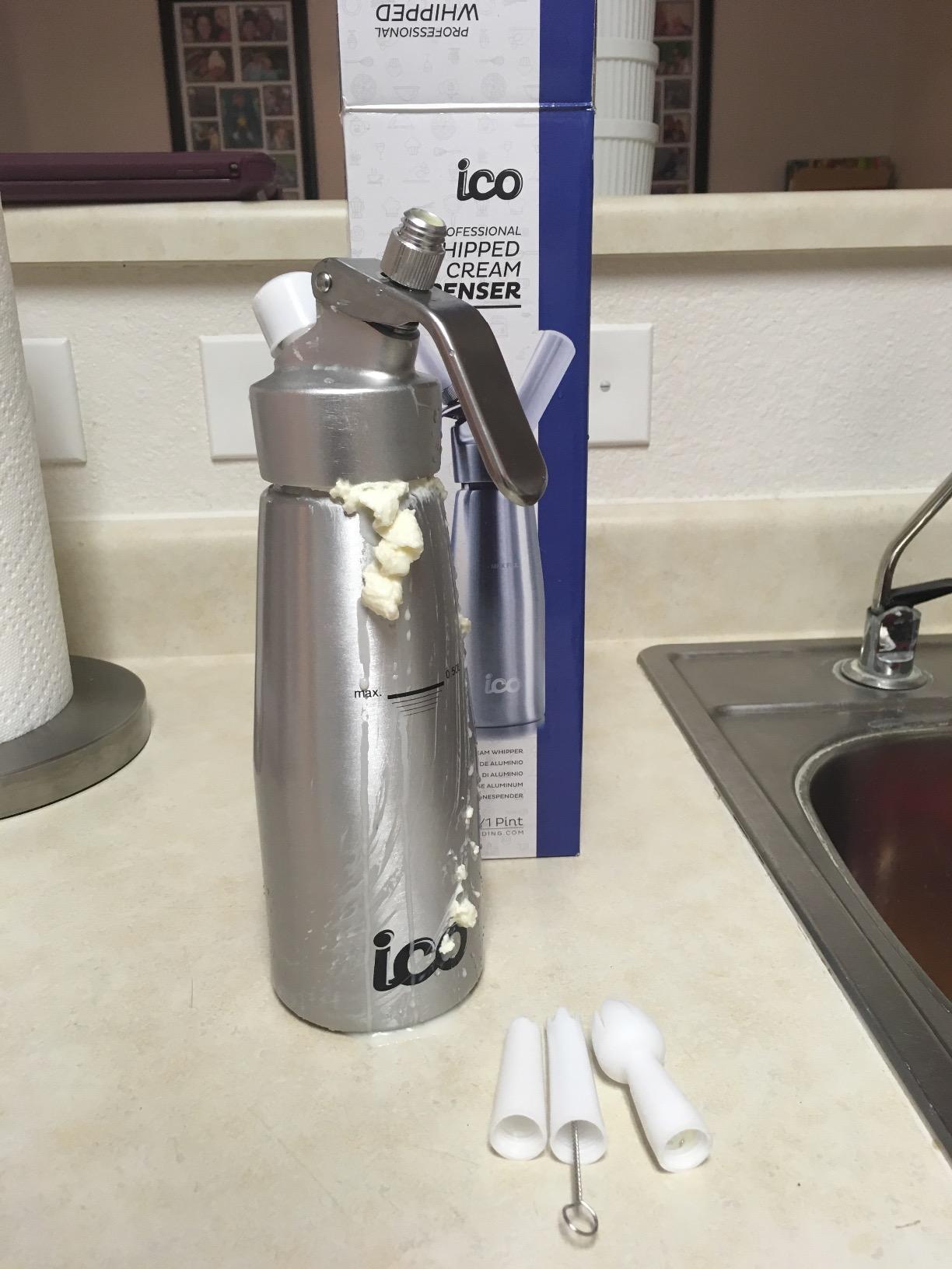 Professional Aluminum Whipped Cream Dispenser for Whipped Cream, 1-Pint customer photo 1