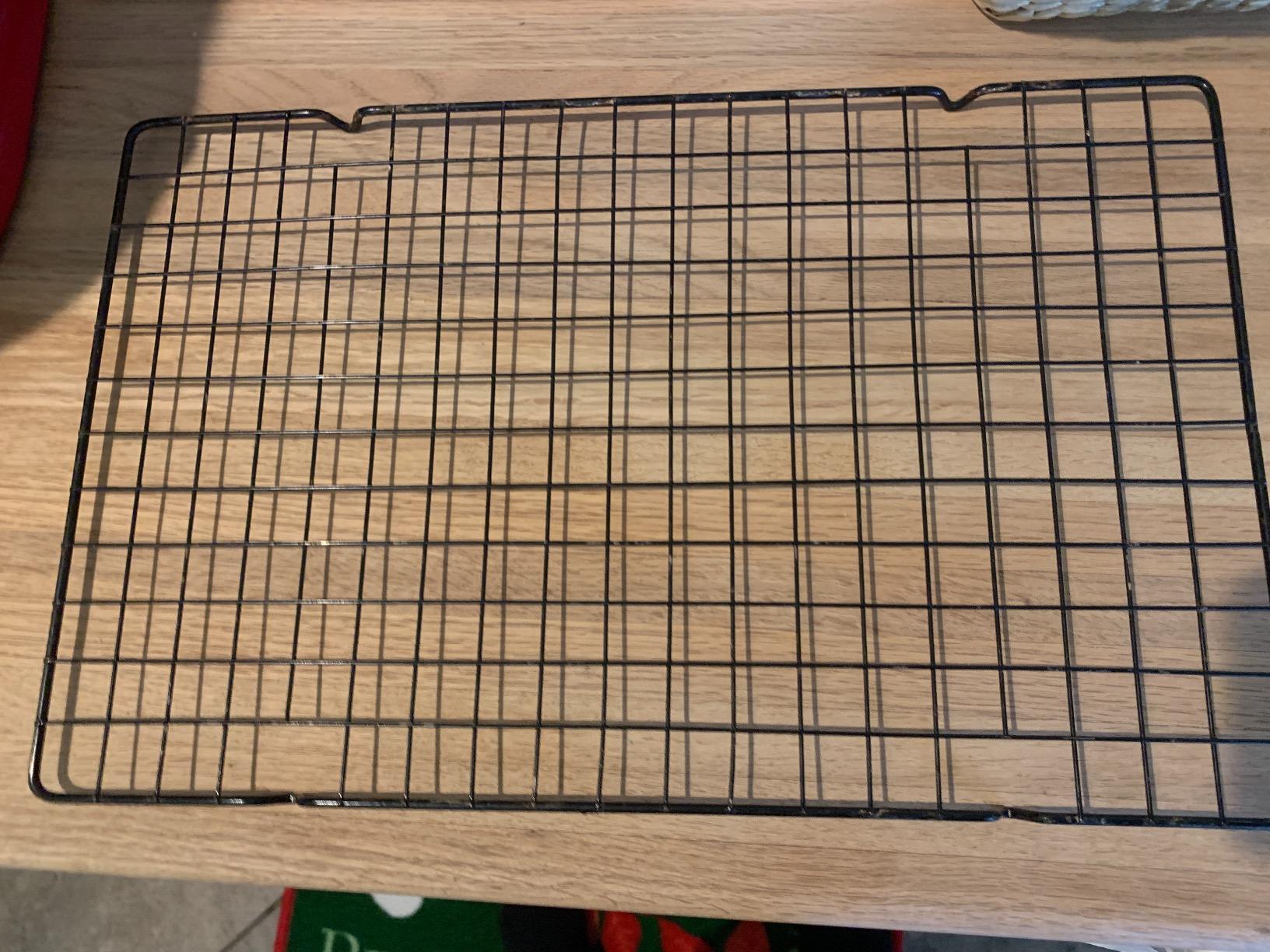 Wilton Gold Non-Stick Cooling Grid, Made Without PFAS, 16 x 10 in. customer photo 1