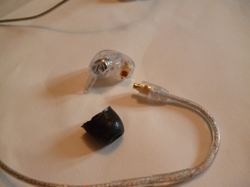 Shure SE215 PRO Wired Earbuds - Professional Sound Isolating Earphones, Clear Sound & Deep Bass, Single Dynamic MicroDriver, Secure Fit In Ear Monitor, plus Carrying Case & Fit Kit - Clear customer photo 2