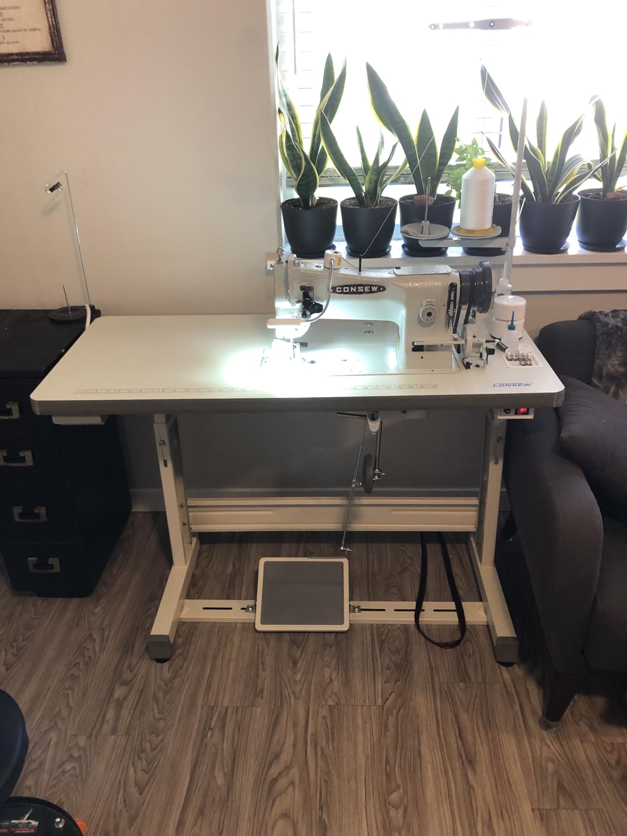 Consew 206RB-5 Walking Foot Industrial Sewing Machine with Table and Servo Motor customer photo 1
