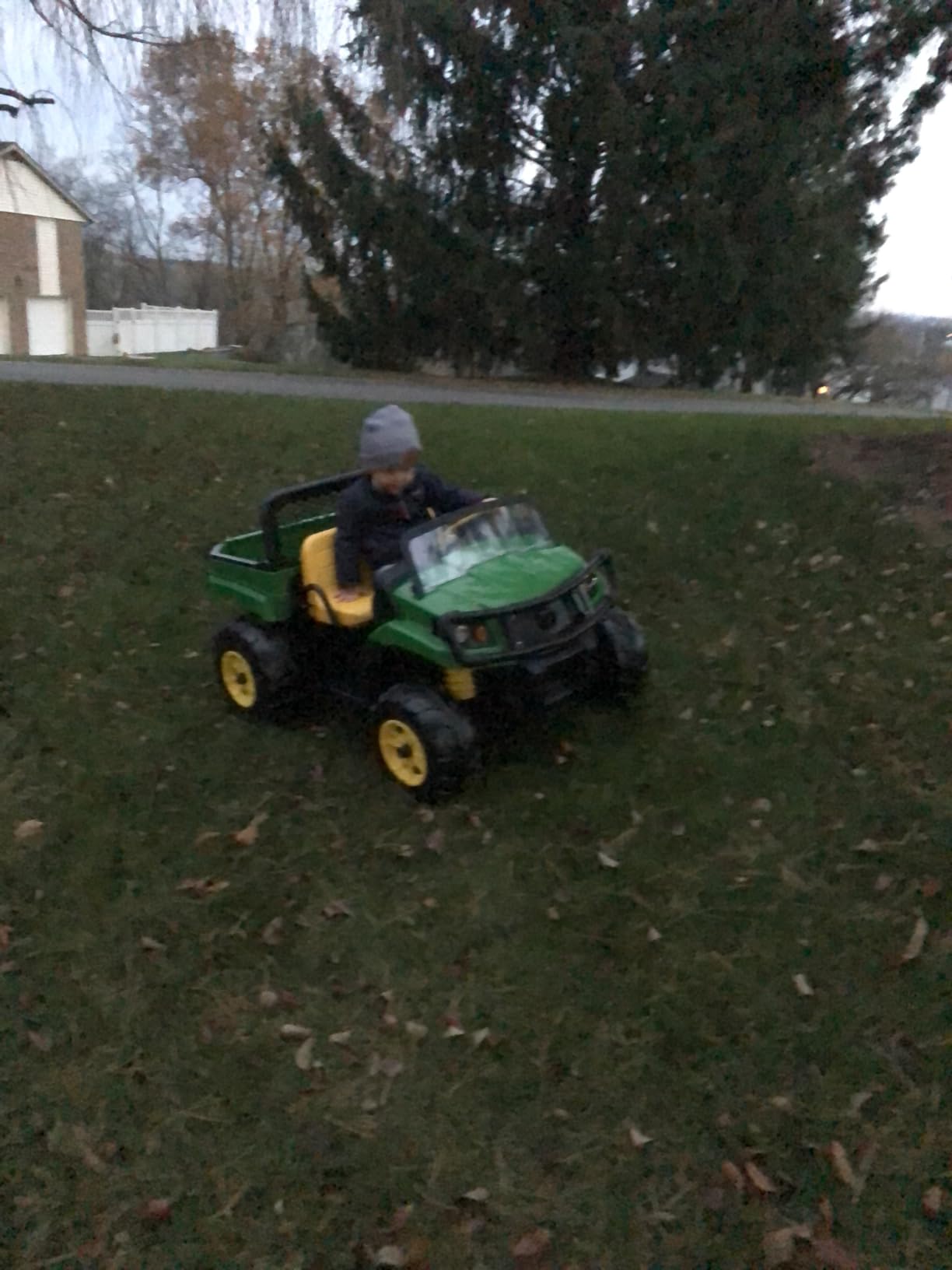 Peg Perego John Deere Gator XUV Extra-Large 12 Volt Ride-on, Durable Design for Kids 3-8, Green customer photo 2