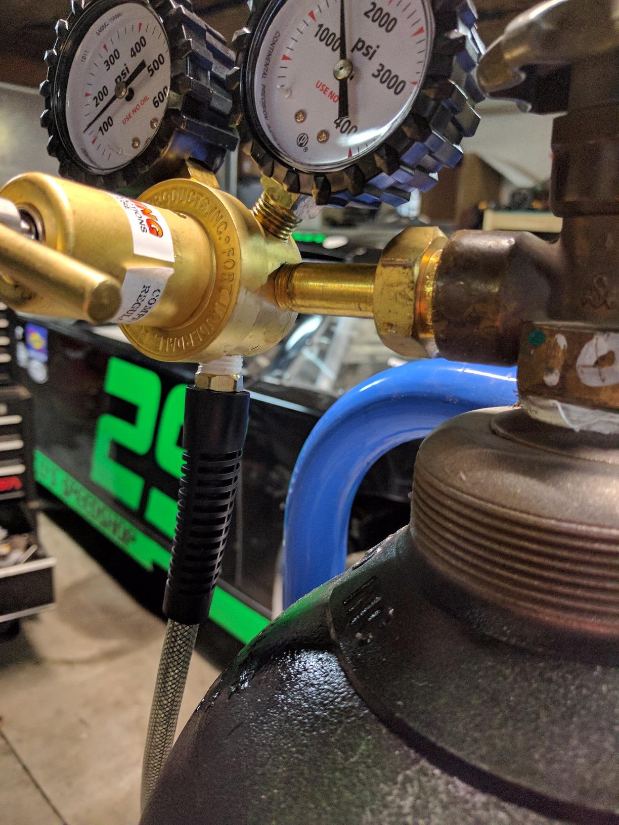 Uniweld RHP400 Nitrogen Regulator with 0-400 PSI Delivery Pressure, CGA580 Inlet Connection and 1/4-Inch Male Flare Outlet Connection customer photo 1