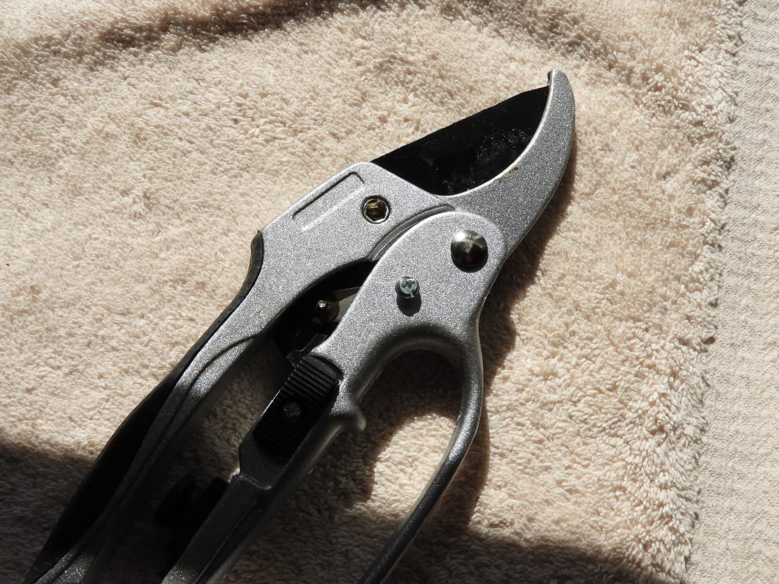 The Gardener's Friend Heavy Duty Ratchet Pruning Shears, Anvil customer photo 2