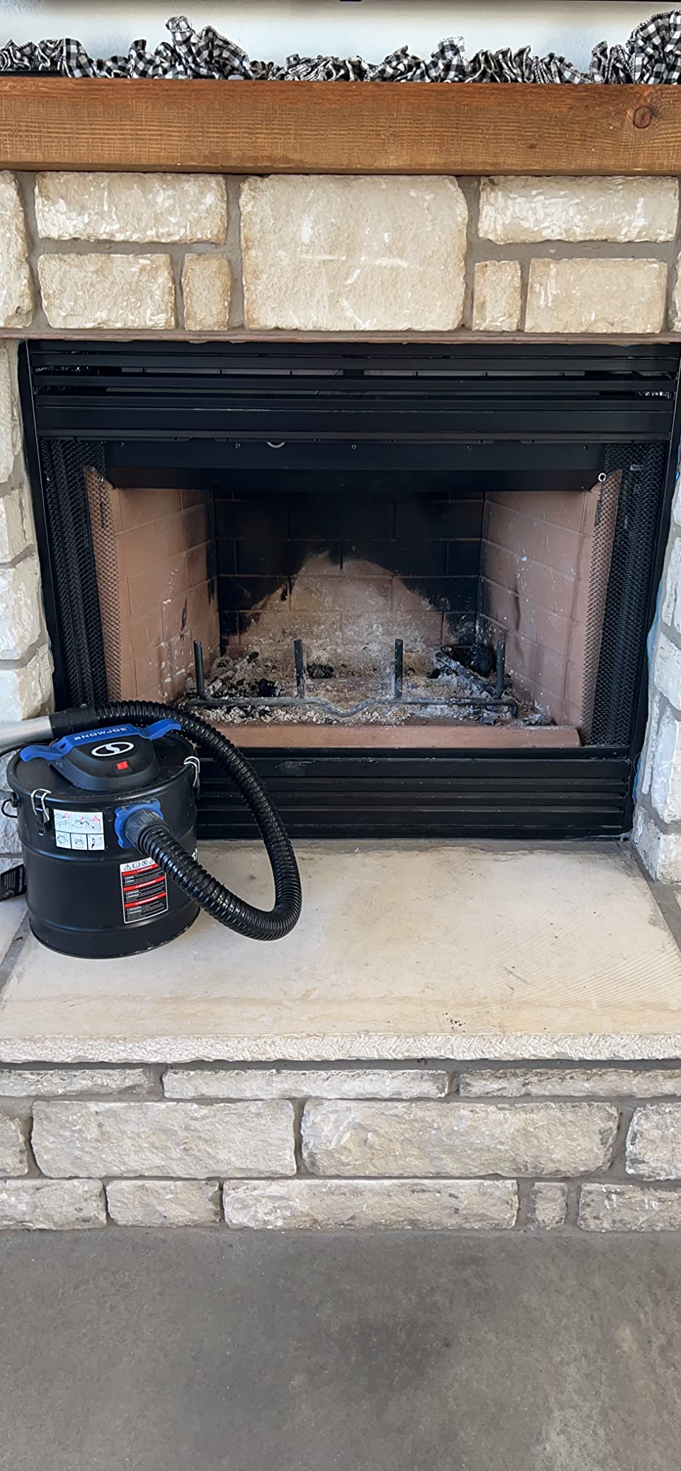 Snow Joe ASHJ201 4.8-Gallon 4-Amp Ash Vacuum w/Metal Storage Tank customer photo 1