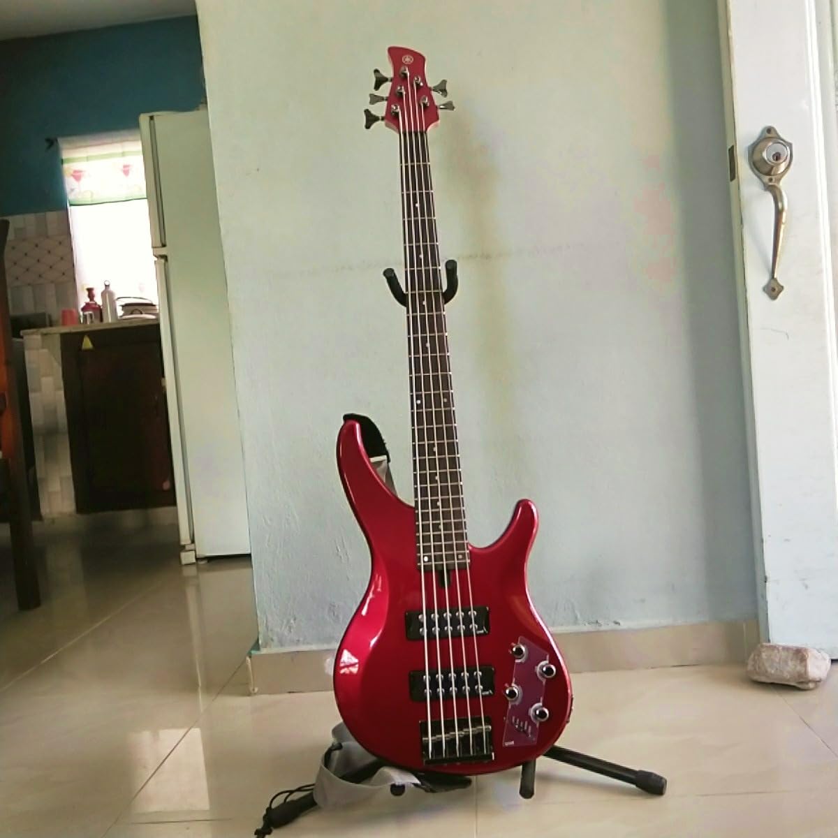 Yamaha TRBX305 BL 5-String Electric Bass Guitar, Black customer photo 2