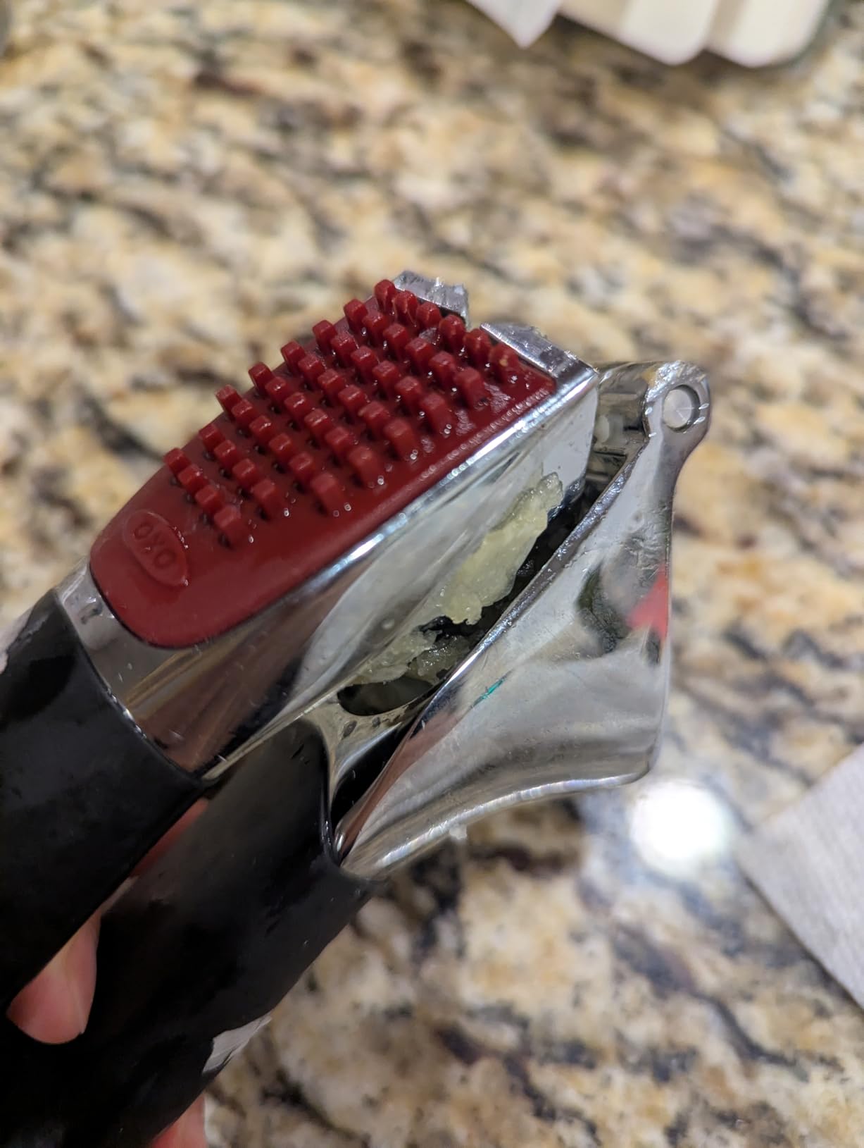 OXO Good Grips Garlic Press, Easy to squeeze & Self Cleaning Tool, Black | Garlic Crusher for Unpeeled Cloves, Soft Non-Slip Handle, Die-Cast Zinc for Durability, Built-in Cleaner, Dishwasher safe customer photo 2