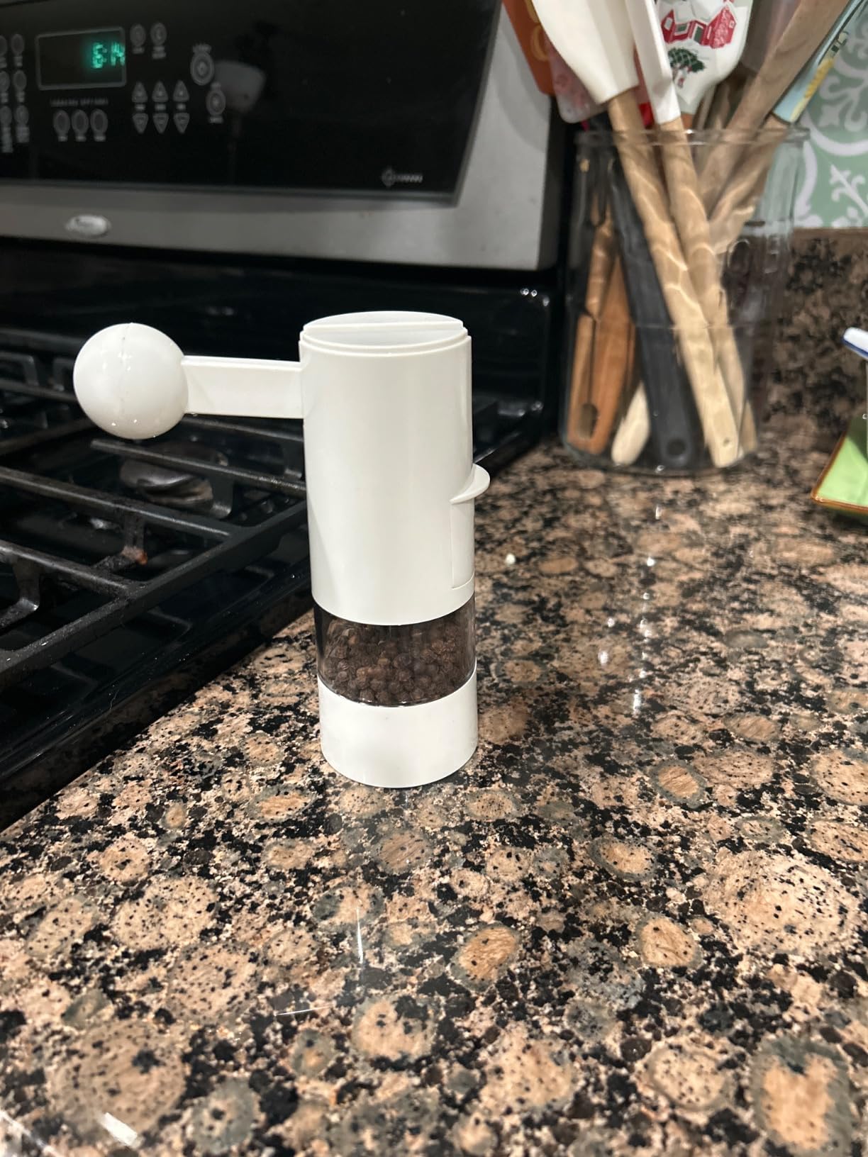 Kuhn Rikon Adjustable Ratchet Grinder with Ceramic Mechanism for Salt, Pepper and Spices, 8.5 x 2.25 inches, Black customer photo 1