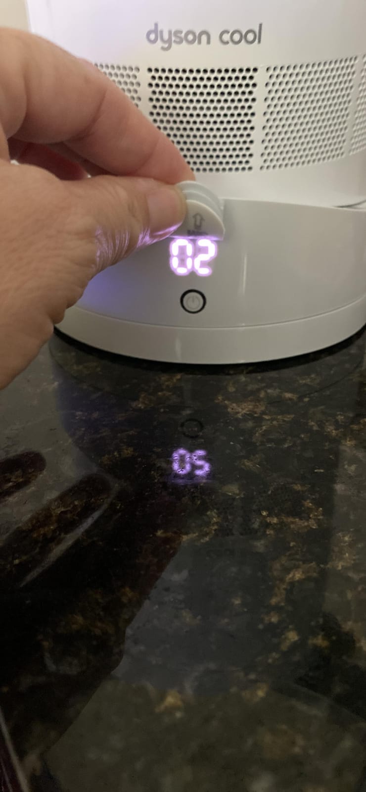 Dyson Air Multiplier AM06 Table Fan, 10 Inches, White/Silver (49095-01) customer photo 2