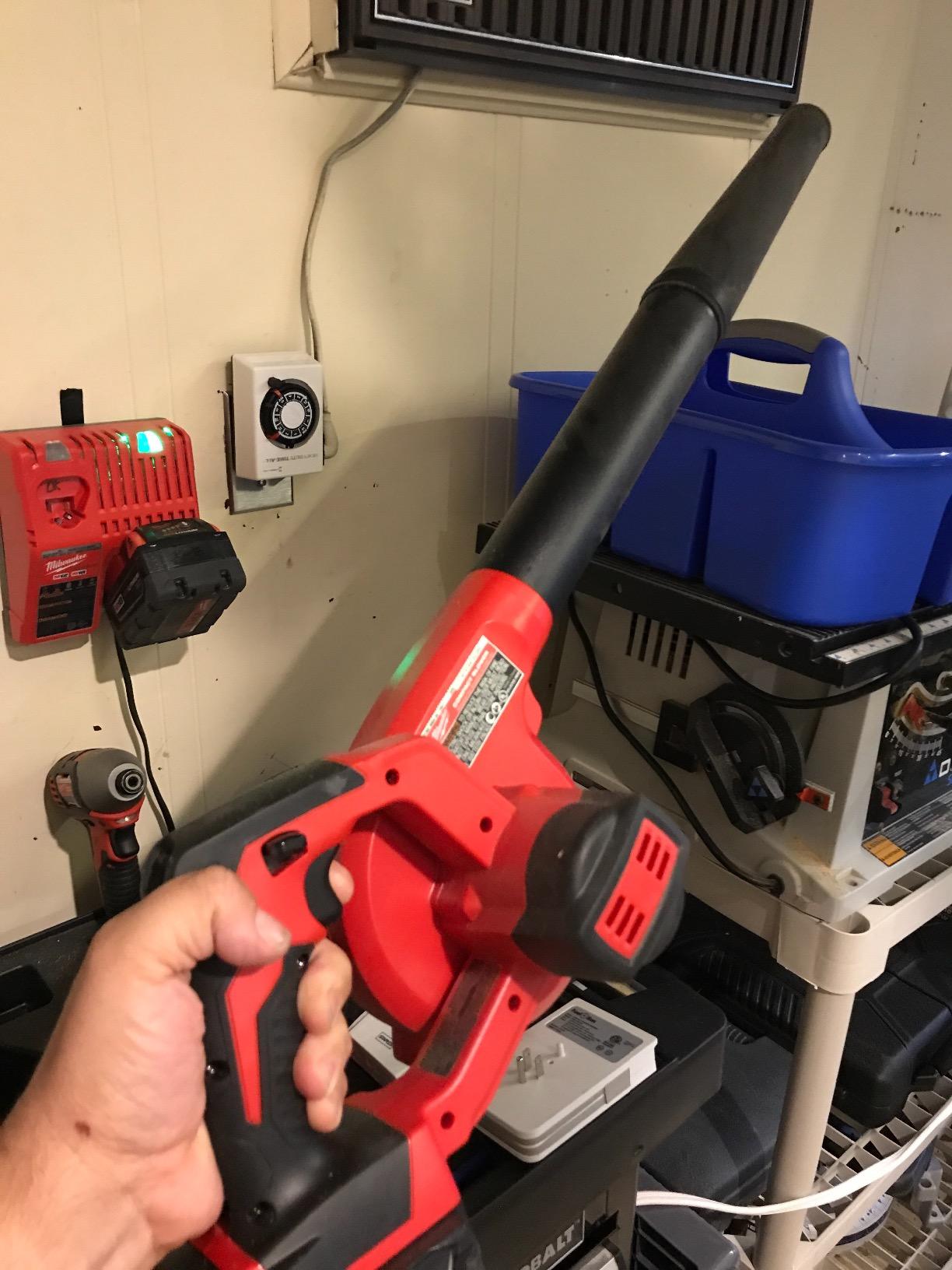Milwaukee 0884-20 M18 18 V Litio Ion 100 CFM 160 MPH Inalámbrico Compacto Multipropósito Utility Blower customer photo 1