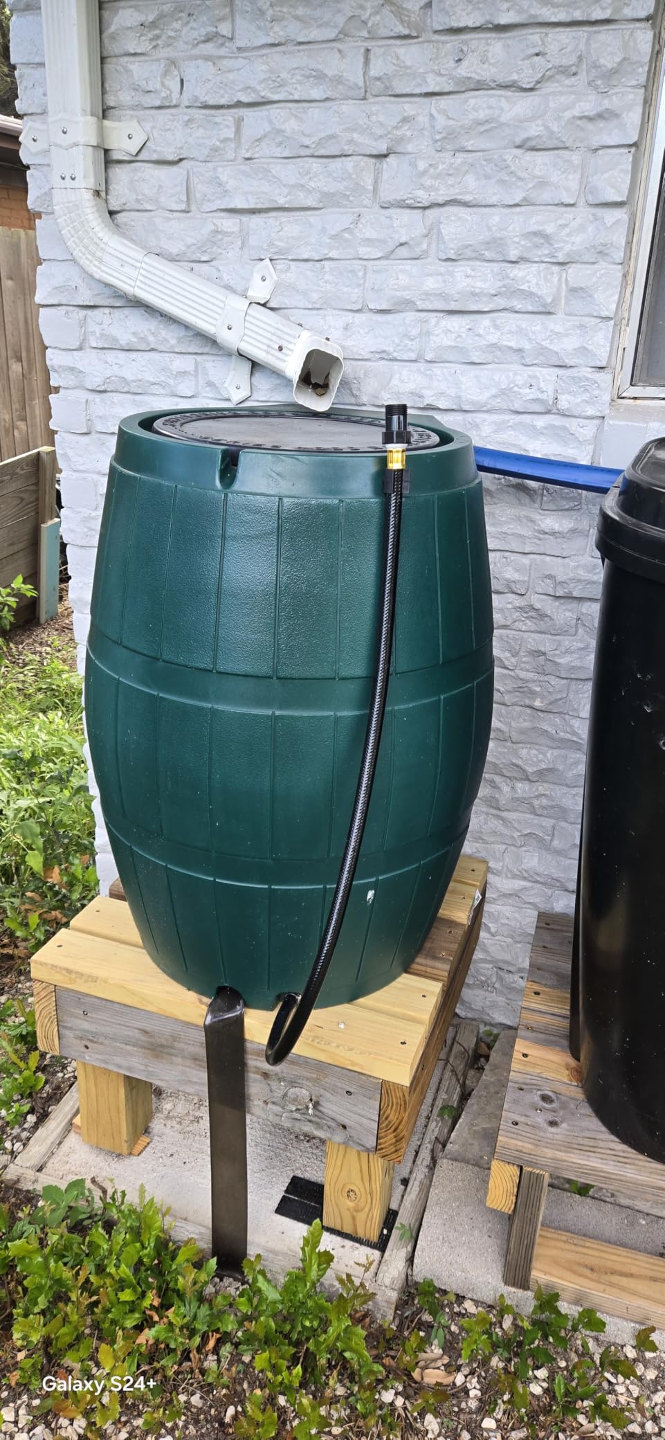 FCMP Outdoor Raincatcher 4000 Rain Barrel, Flat-Back Rainwater Catcher with Spigots, 50 Gallon, Brown - Portable Water Storage Container Tank for Home, Garden, and Backyard customer photo 1