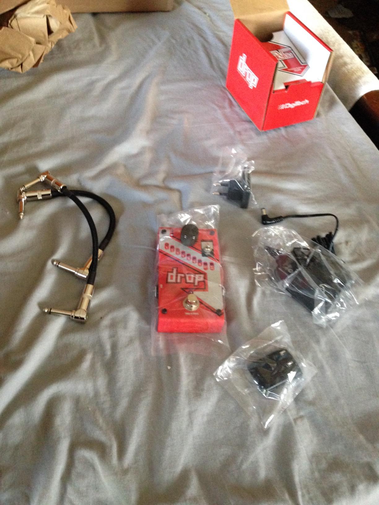 Digitech DROP Compact Polyphonic Drop Tune Pitch Shift Pedal with Momentary Latch Switching and True Bypass with Electronic Power Supply and Patch Pedal Cable customer photo 1