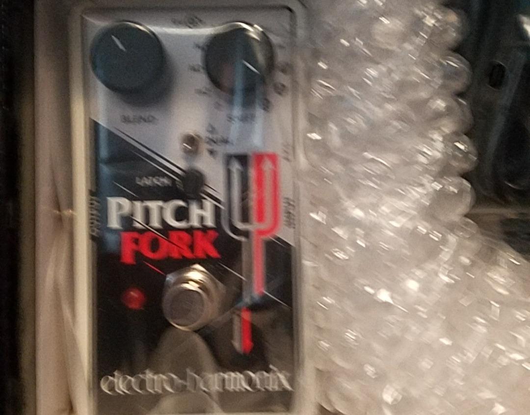 Electro-Harmonix Pitch Fork Polyphonic Pitch Shift Pedal - Powerful pitch shifting over +/- 3 octaves with Dual mode and optional expression control customer photo 2