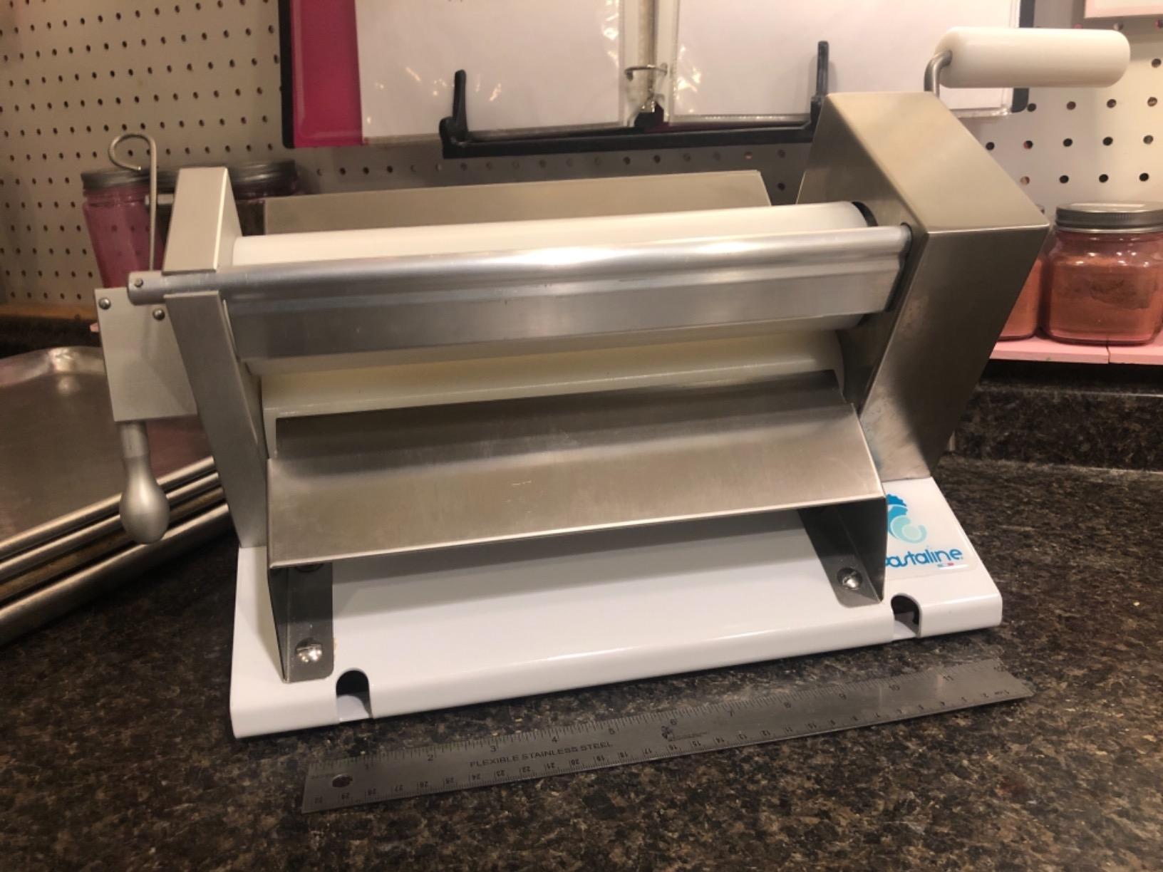 Manual Dough Sheeter Machine - Sfogliafacile Manual Pasta Maker for Icing, Marzipan,Puff Pastry and Salt Bread Shio Pan | Easy Install Dough Sheeter for Home Small or Commercial Kitchens customer photo 1