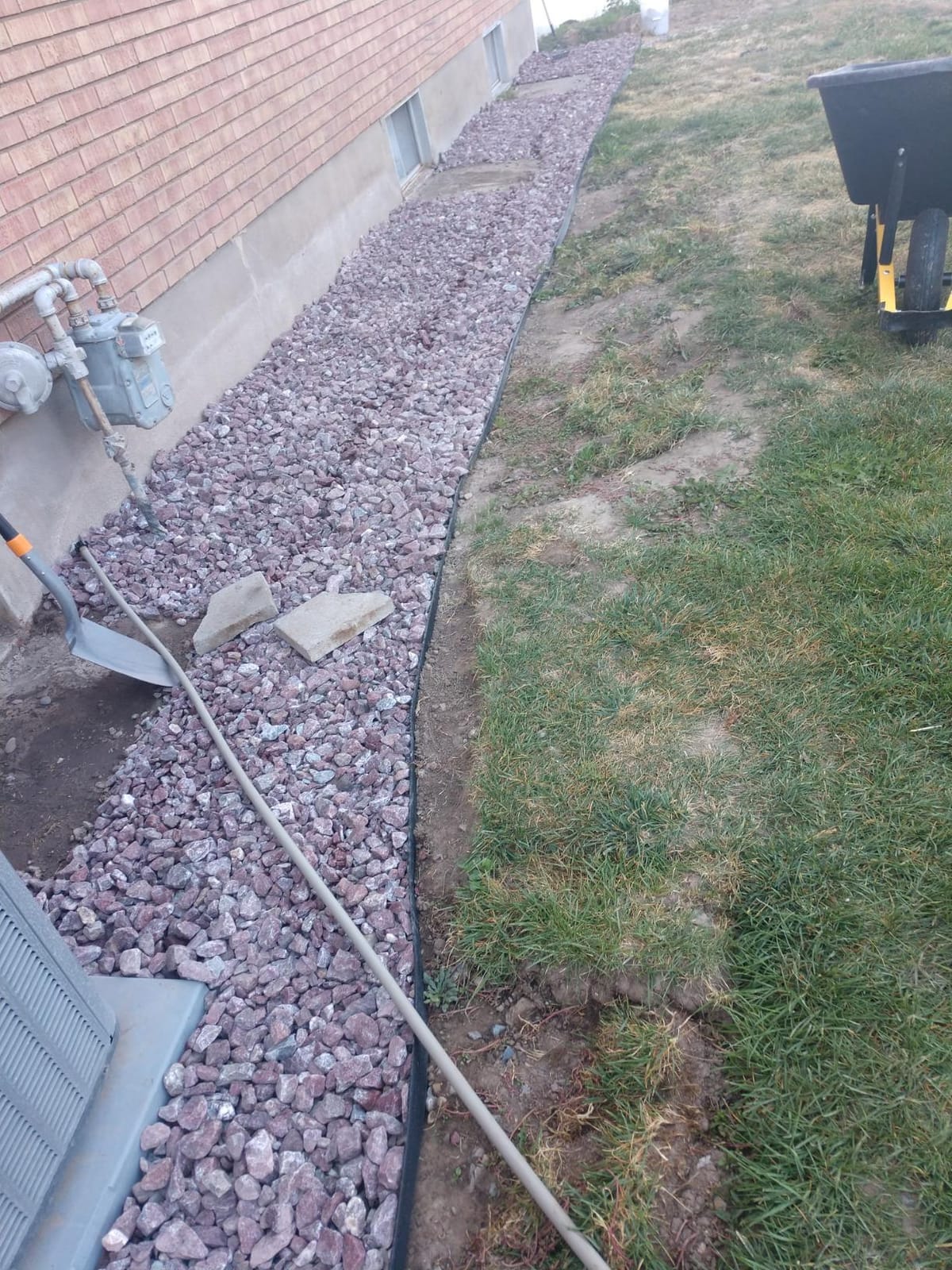 EasyFlex No-Dig Landscape Edging Kit - 100 ft., Black customer photo 1