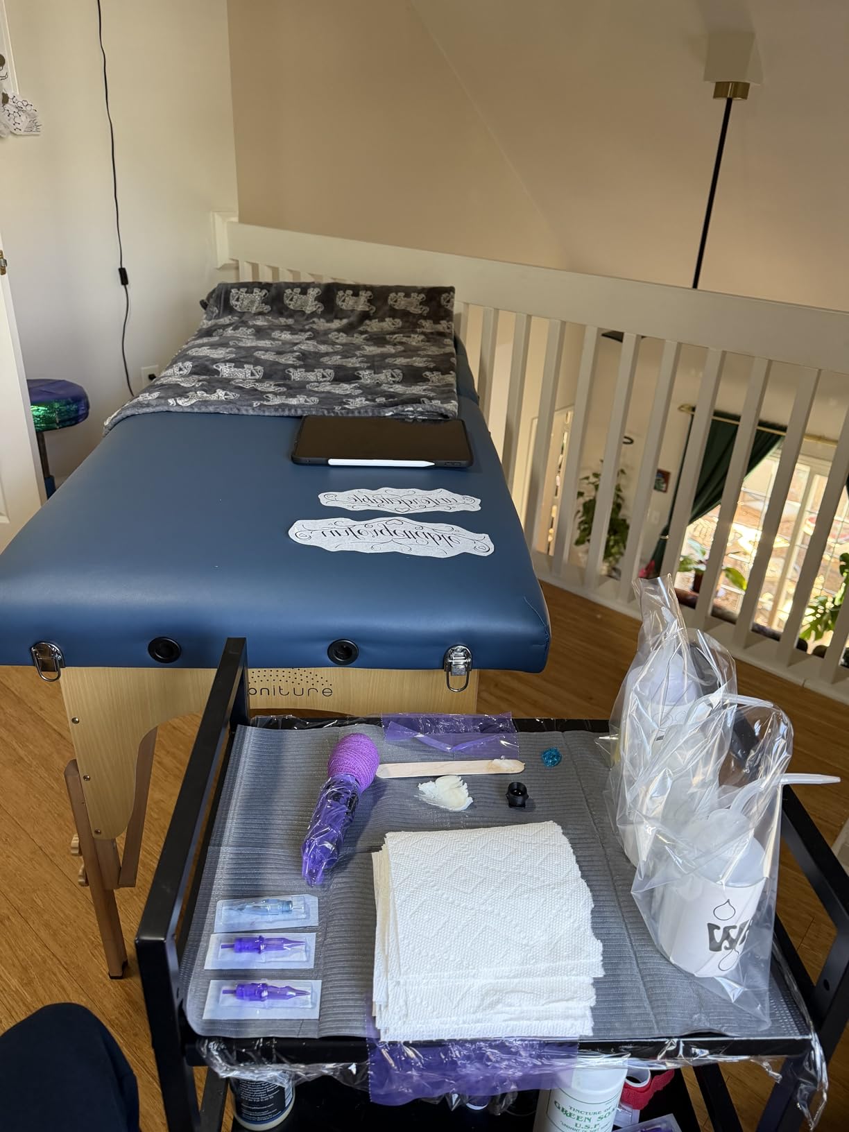 Saloniture Professional Portable Massage Table with Backrest - Black customer photo 1