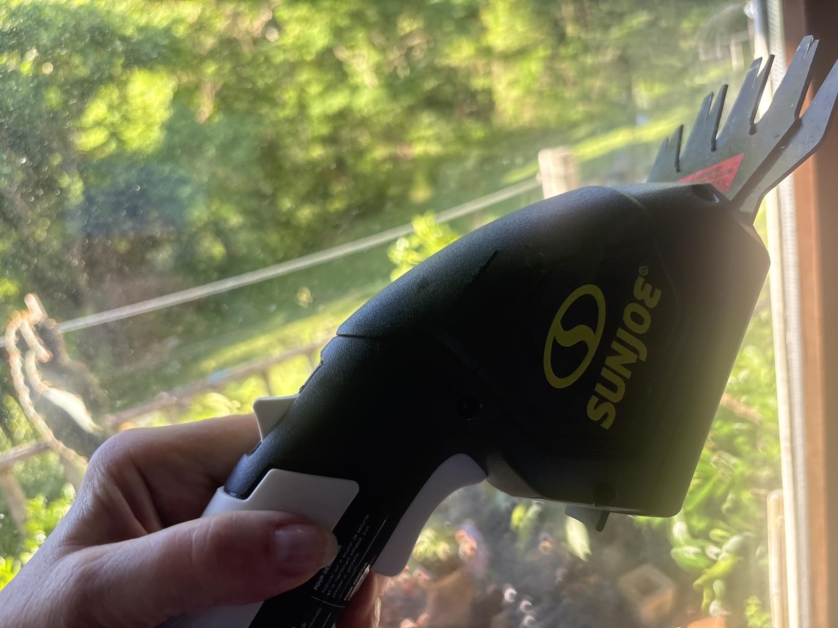 Sun Joe HJ604C 2-in-1 Cordless 7.2V Handheld Grass Shear & Hedge Trimmer customer photo 2