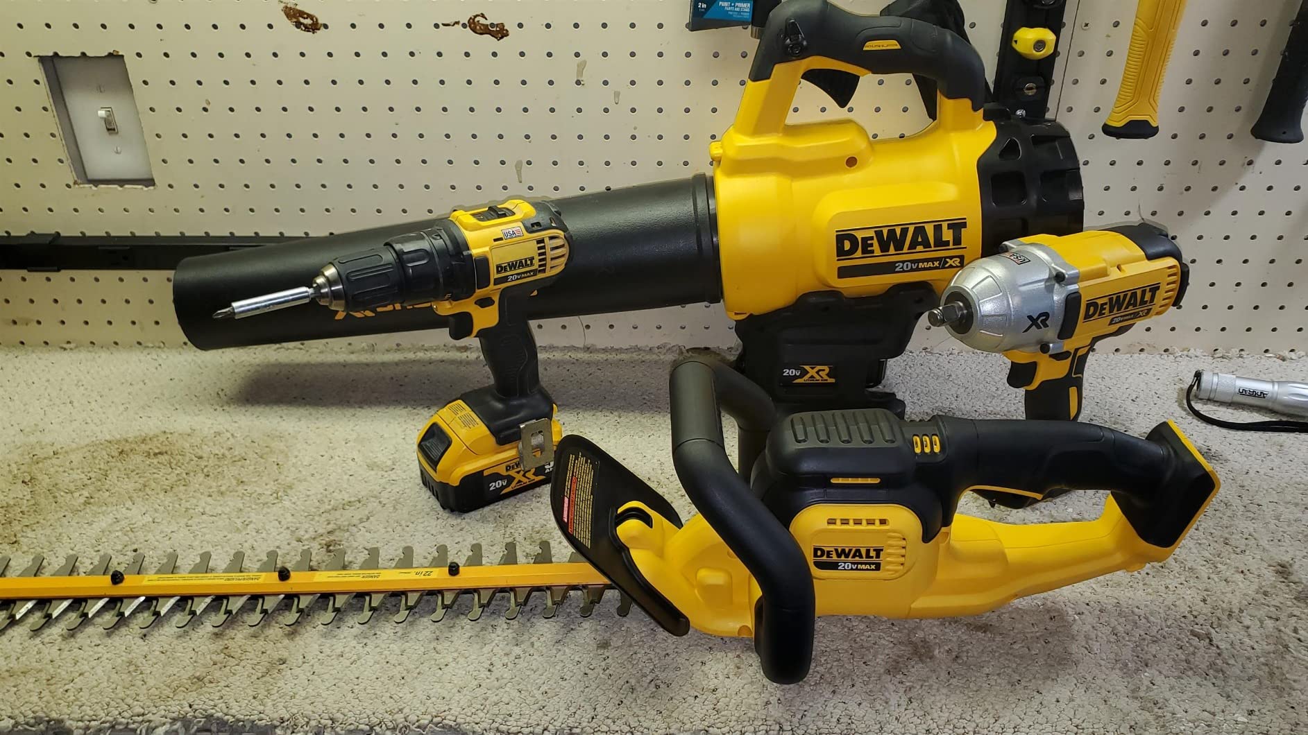 Dewalt Trimmer Hedge Bare 20V DCHT820B customer photo 1
