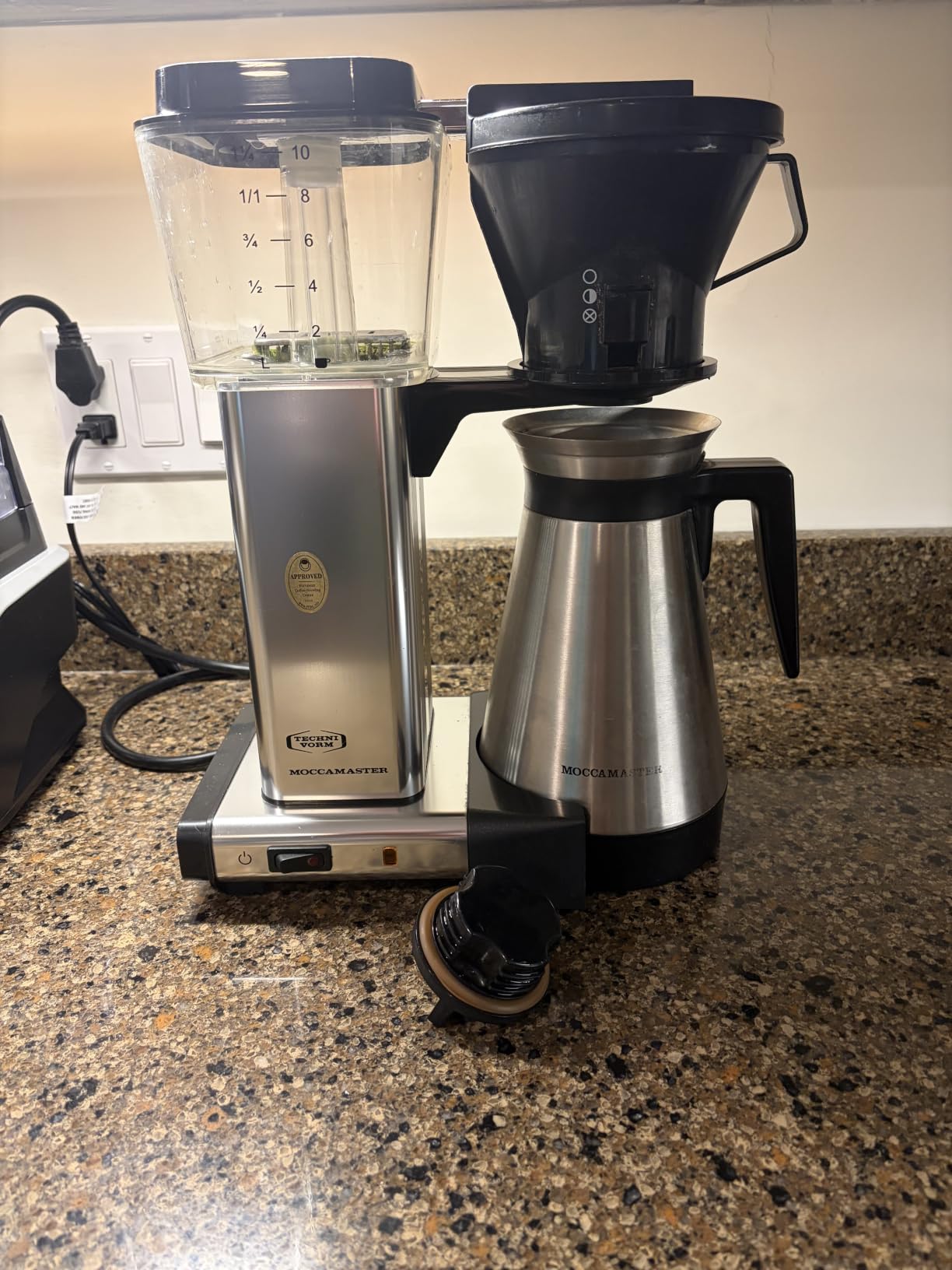 Cresimo Thermal Coffee Carafe 68oz / 2L - 12 Hours Hot Beverage Dispenser customer photo 1