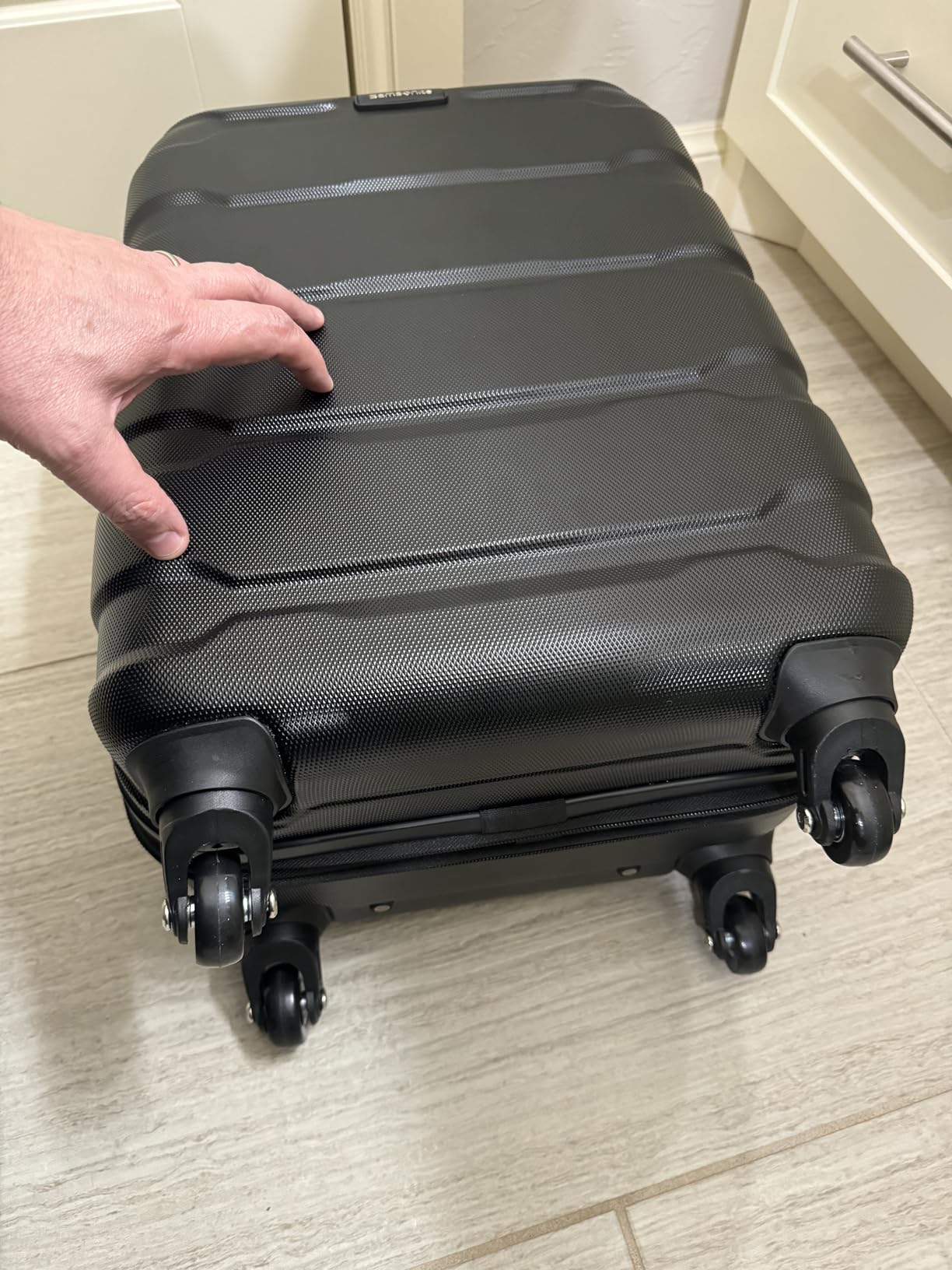 Samsonite Omni PC Hardside Expandable Luggage with Spinner Wheels, Navy, Checked-Large 28-Inch customer photo 2