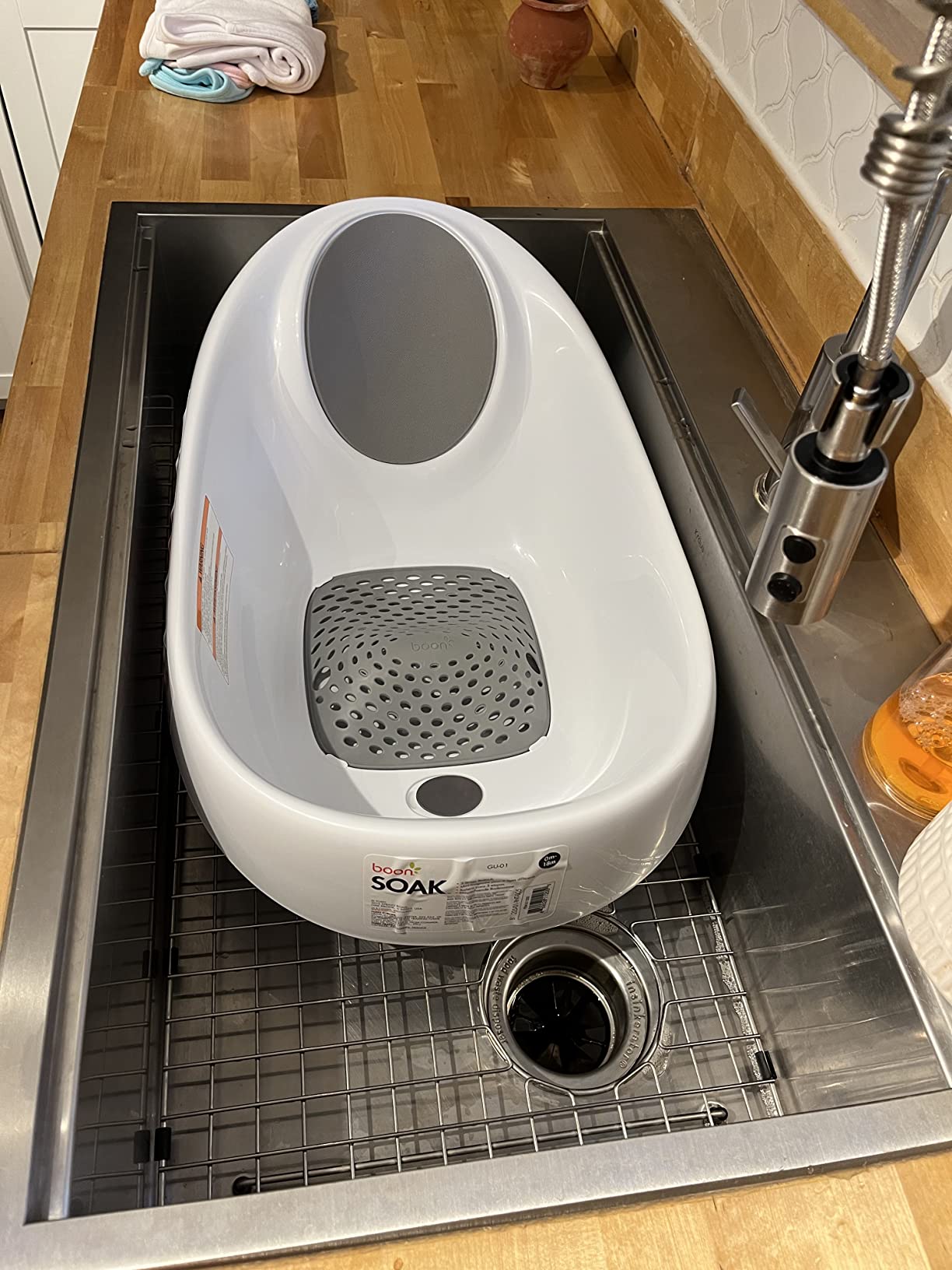 Boon SOAK 3 Stage Baby Bathtub - Baby Bath Tub with Three Support Positions for Newborn to Toddlers - Color Changing Drain Plug for Ideal Bath Temperature - Gray customer photo 1