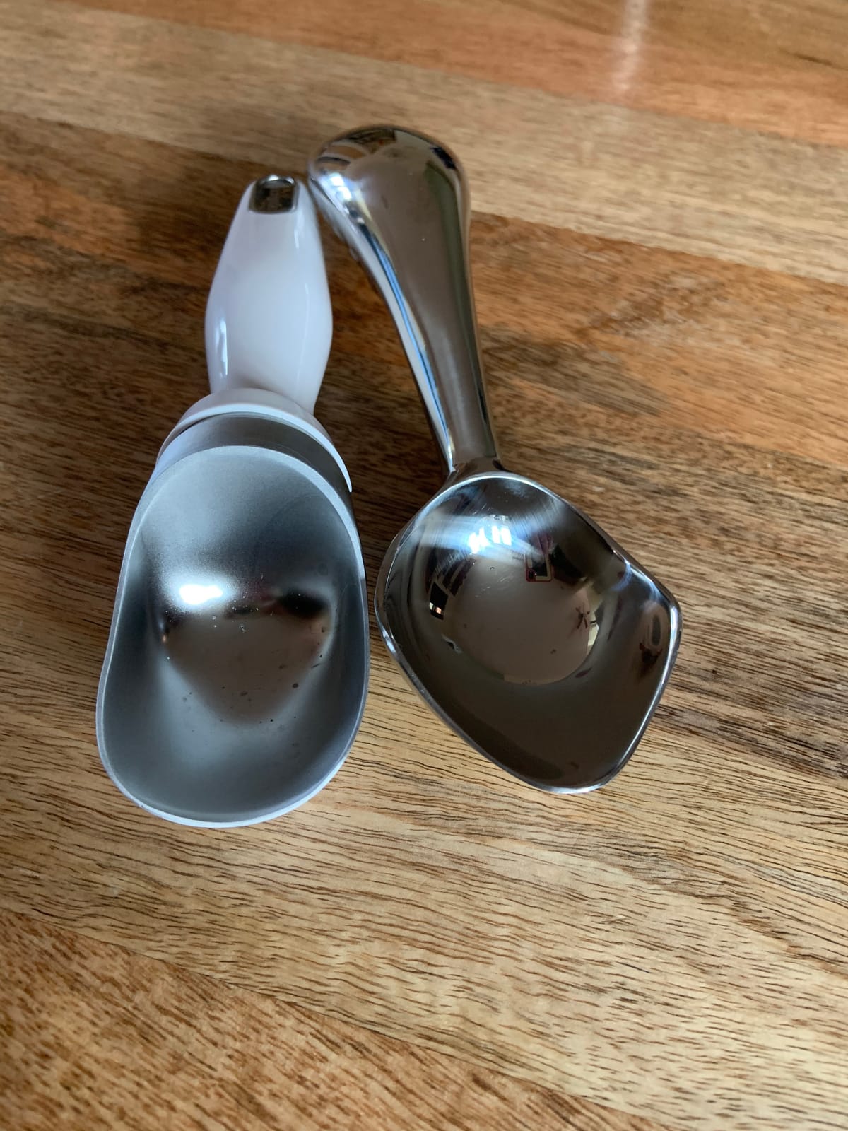 Midnight Scoop - Ergonomic Stainless Steel Ice Cream Scoop | Heavy-Duty, Easy-to-Use, and Dishwasher-Safe | Professional Grade, Handcrafted Design customer photo 1